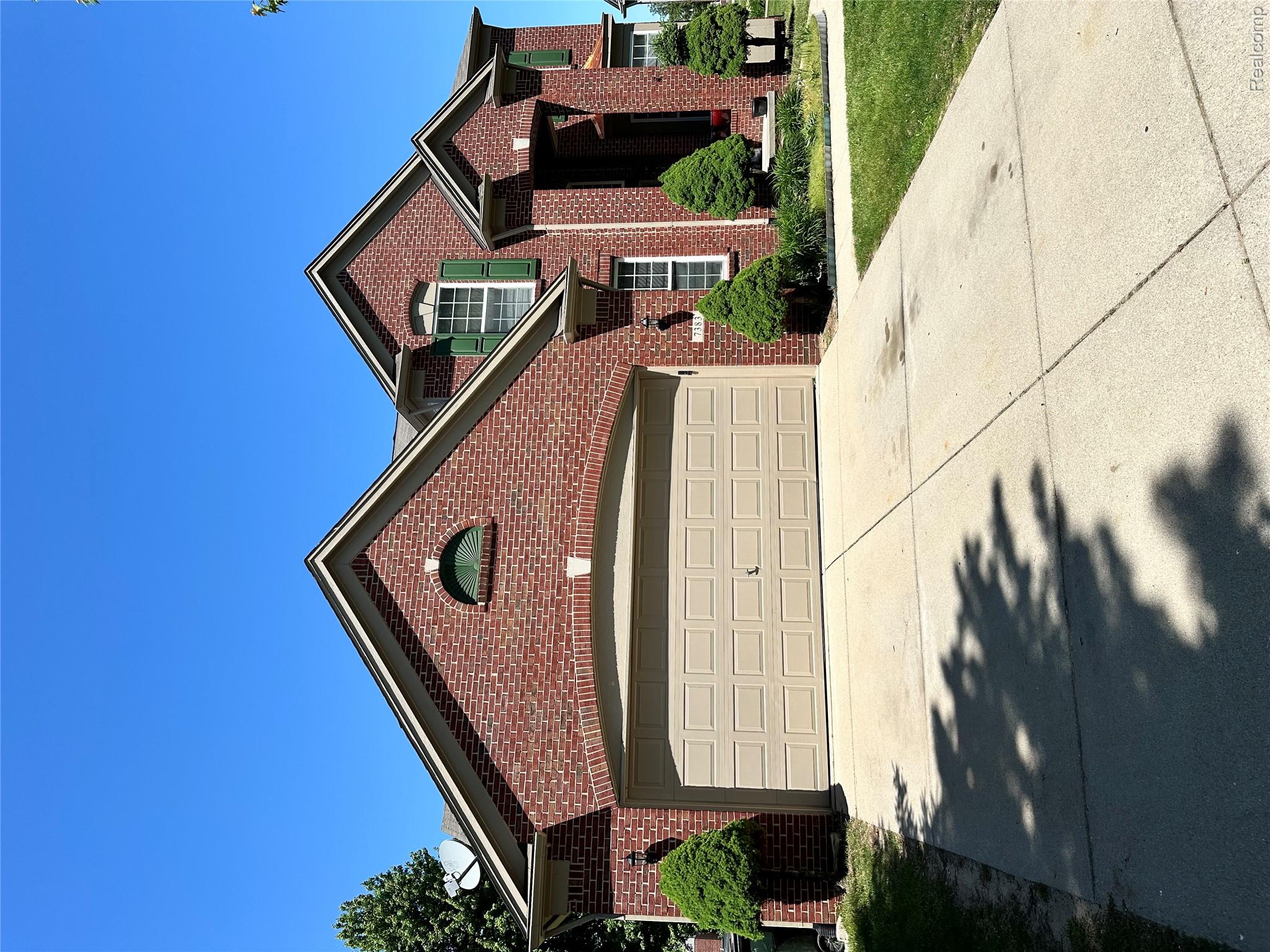 7383 Tottenham Property Photo 1