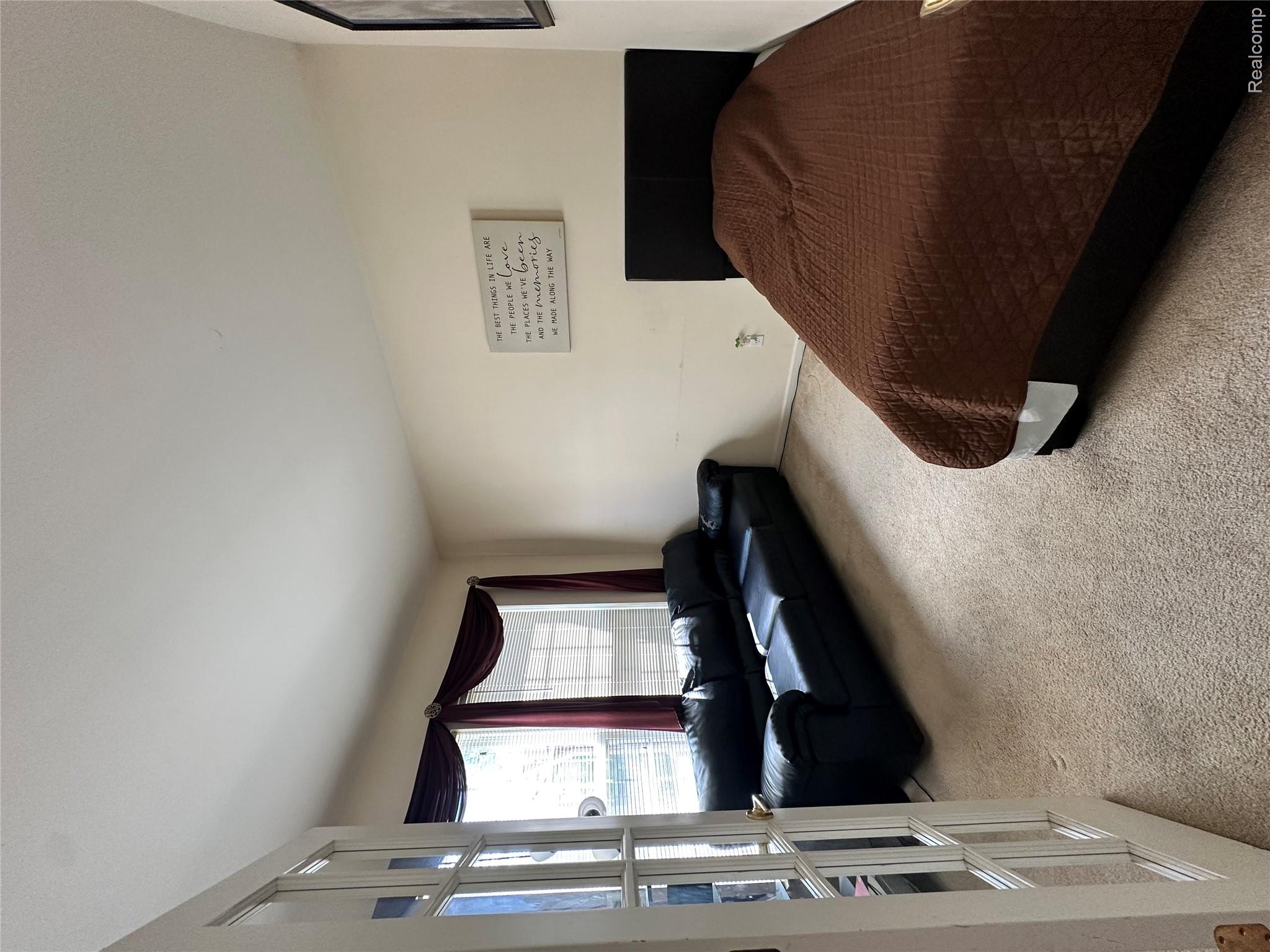 7383 Tottenham Property Photo 8