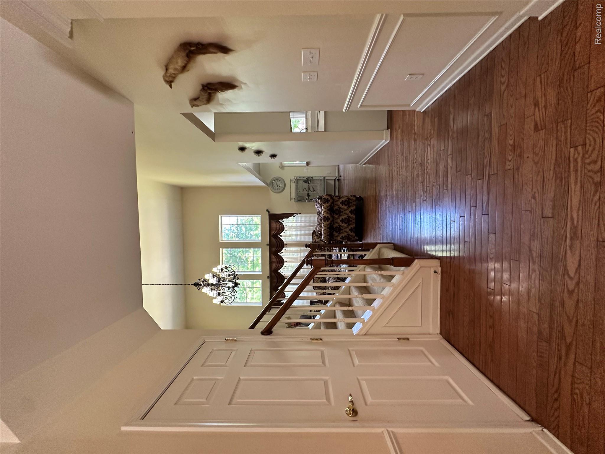 7383 Tottenham Property Photo 9