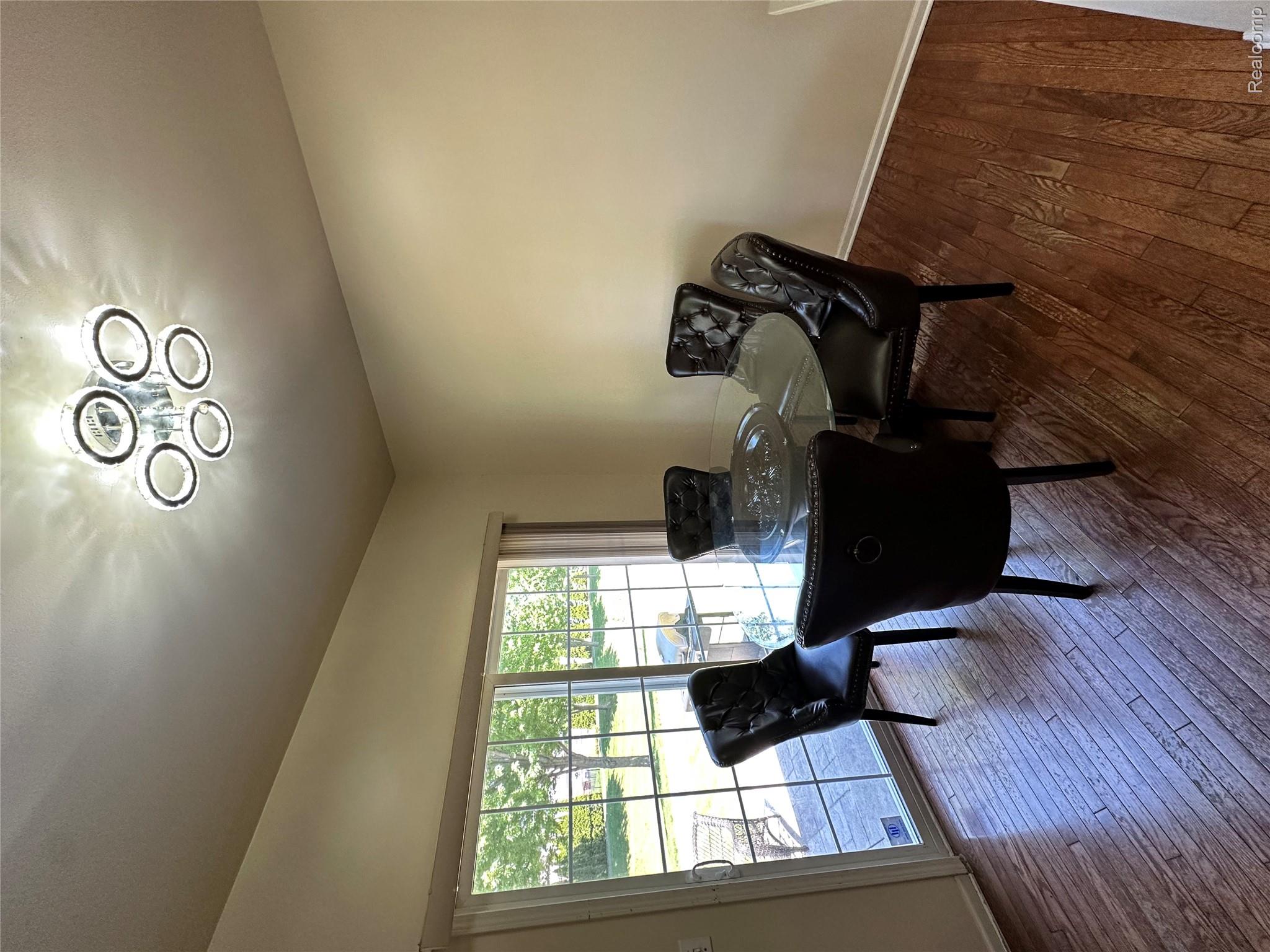 7383 Tottenham Property Photo 15