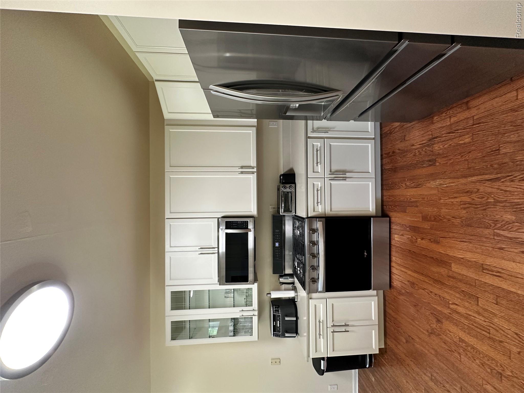 7383 Tottenham Property Photo 18