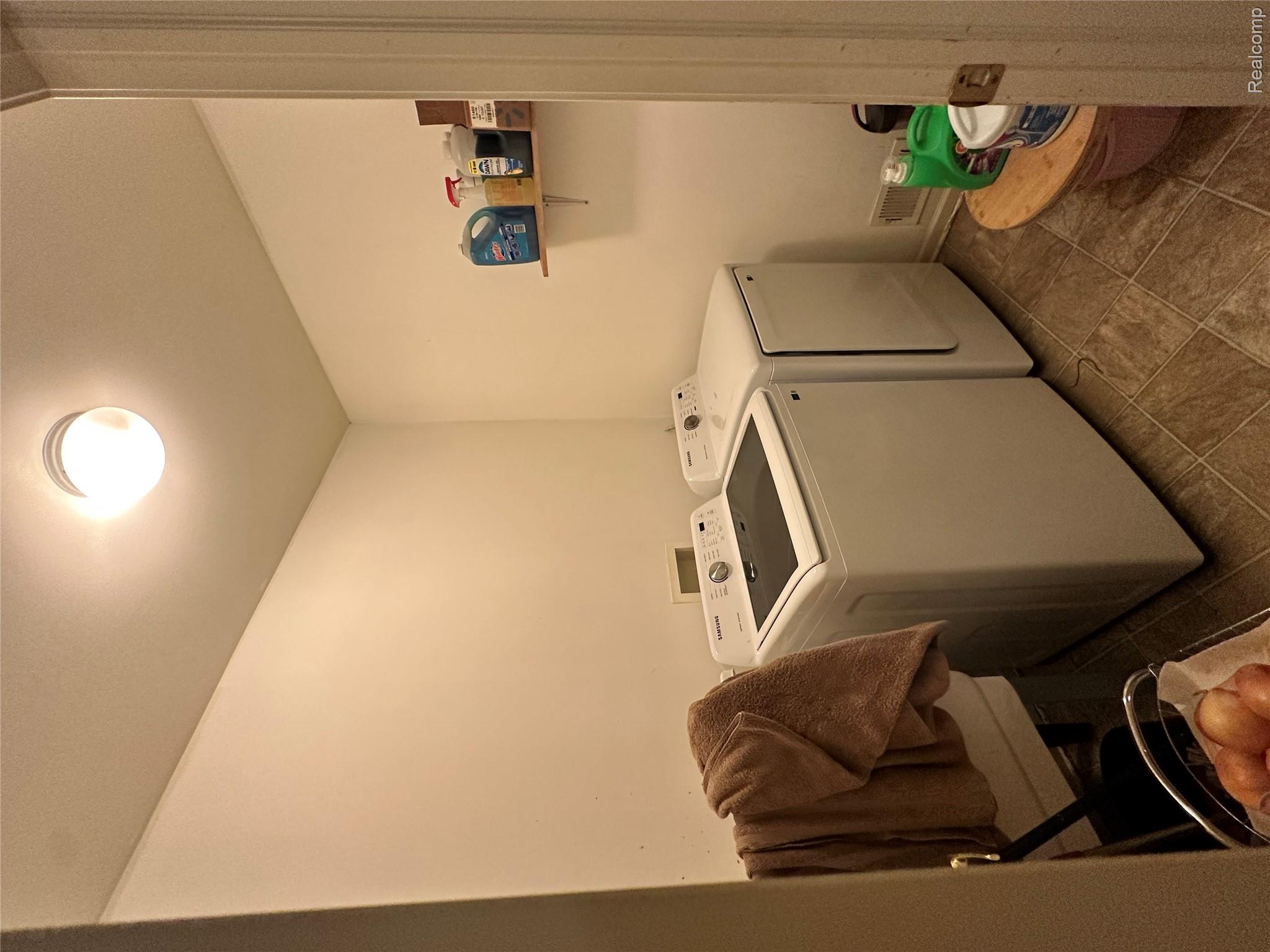 7383 Tottenham Property Photo 28