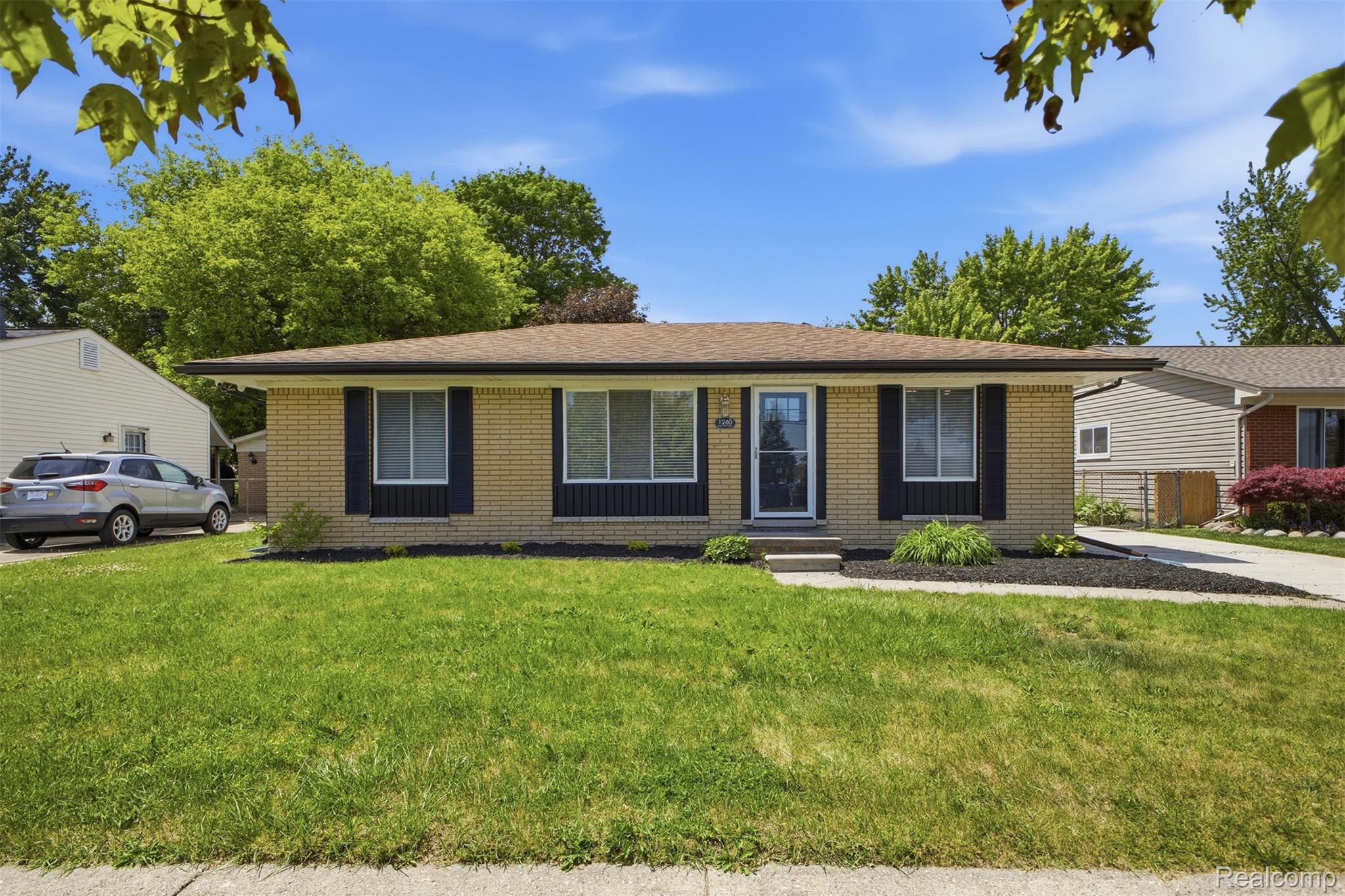 1260 S John Hix Street Property Photo 1