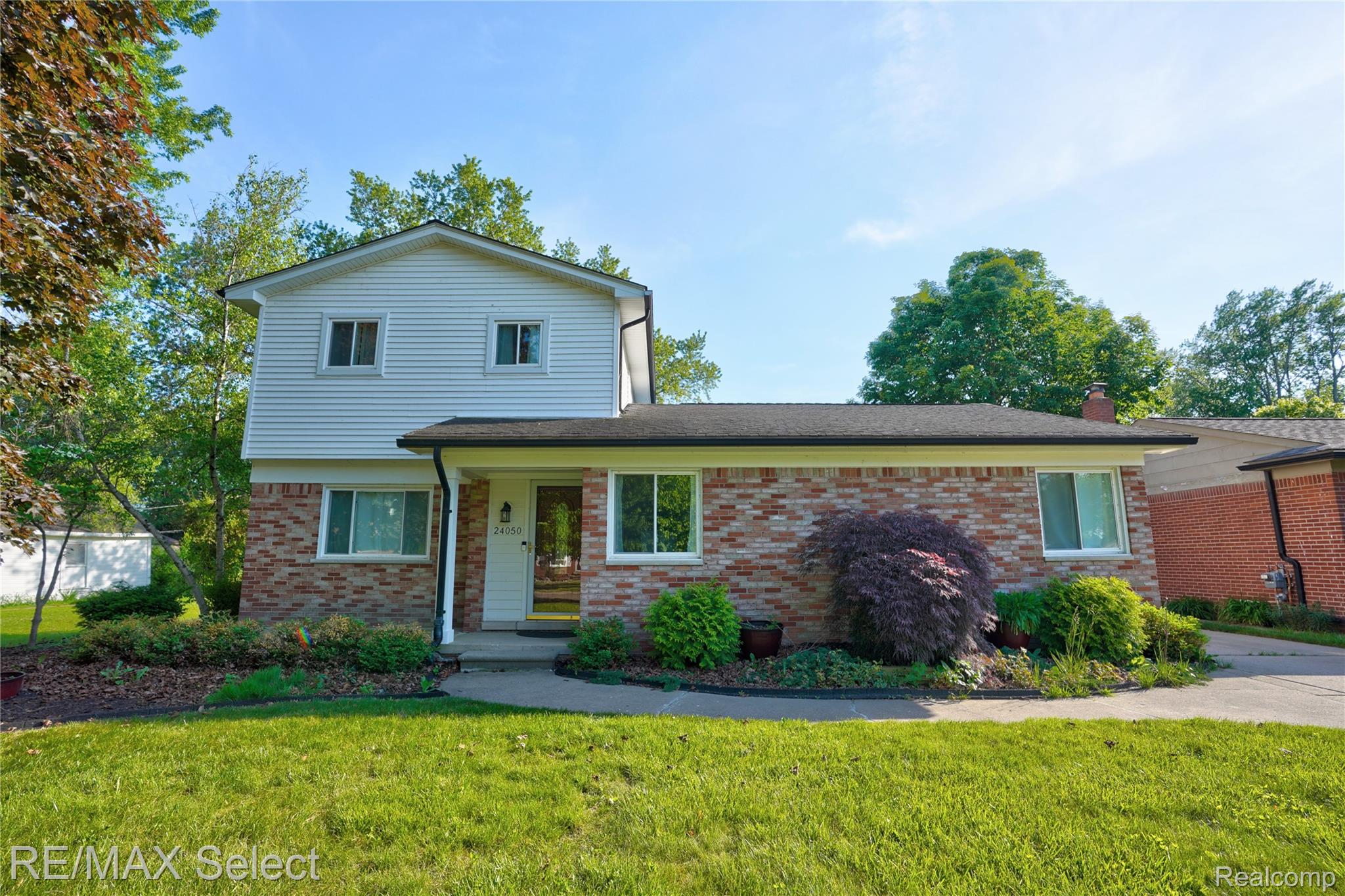 24050 Lakewood Street Property Photo 1