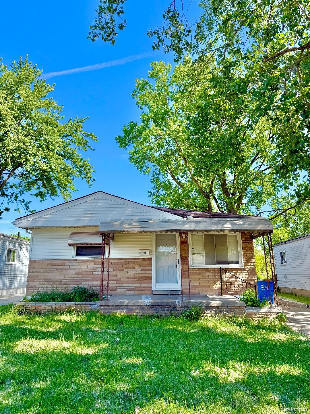 13335 Charlotte Avenue Property Photo 1
