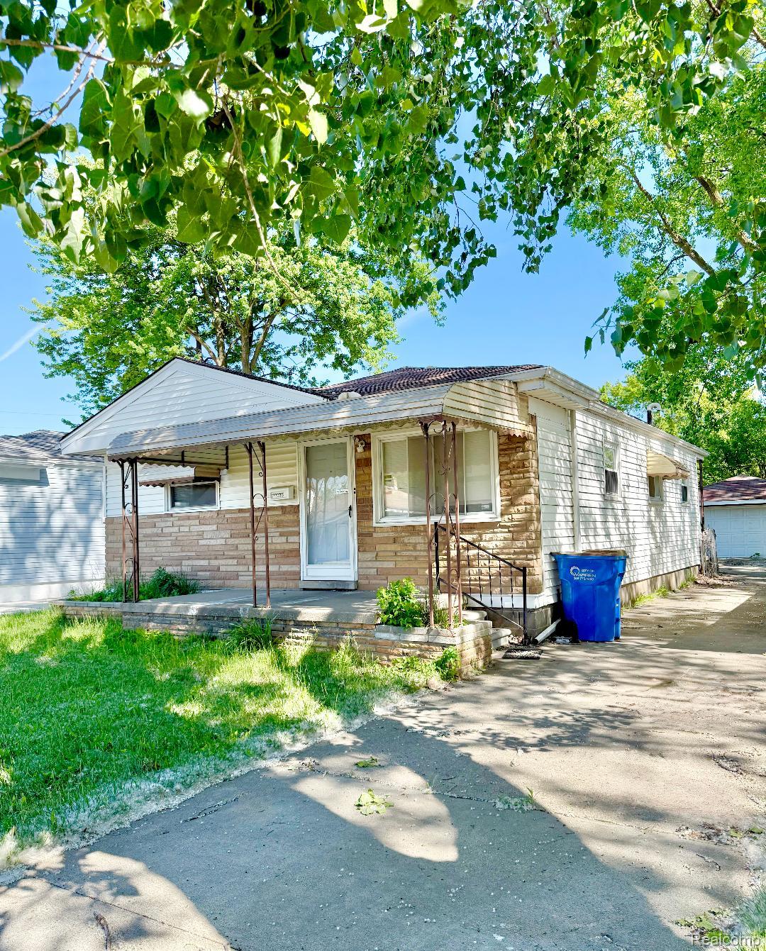 13335 Charlotte Avenue Property Photo 2