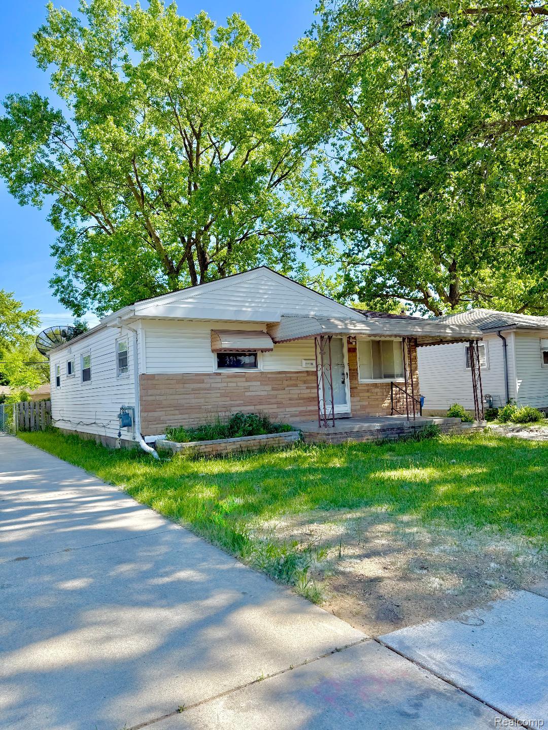 13335 Charlotte Avenue Property Photo 3