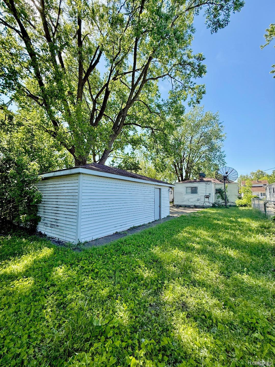 13335 Charlotte Avenue Property Photo 4