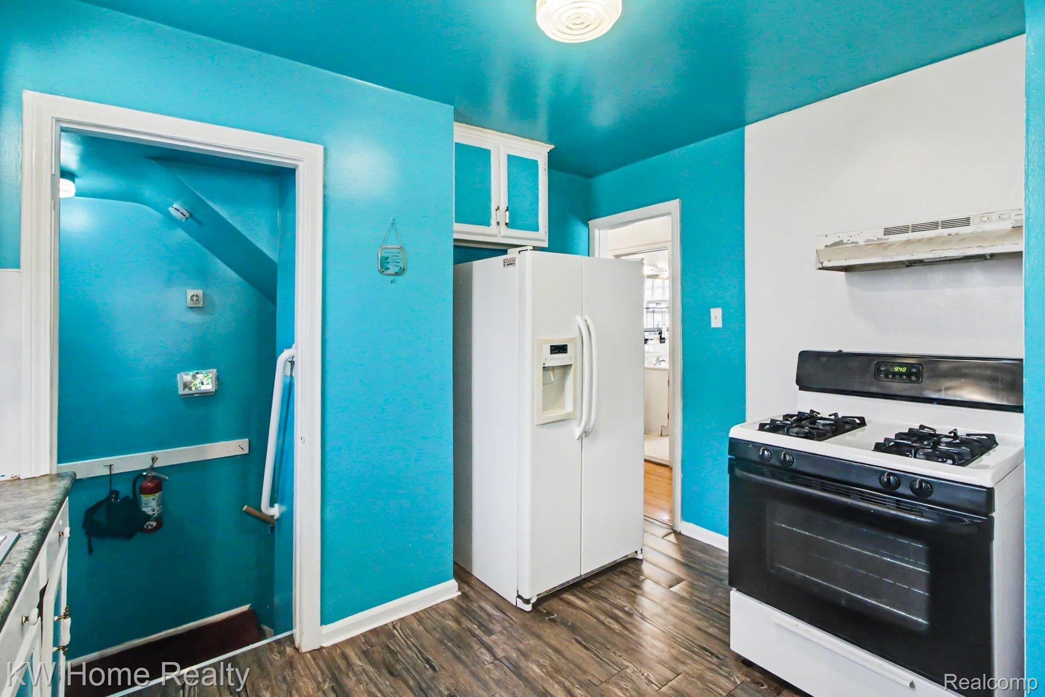 18426 Winthrop Street Property Photo 5