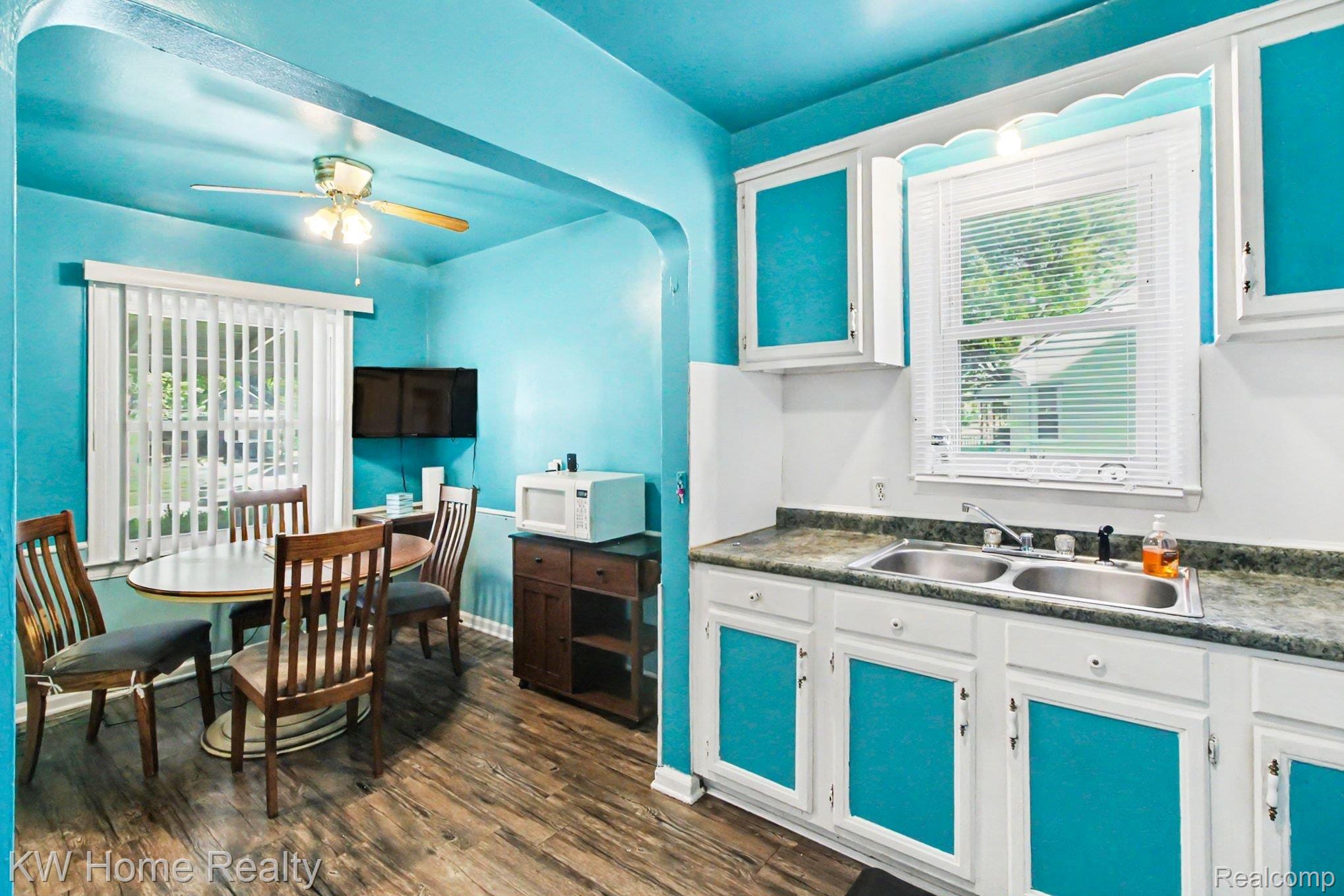 18426 Winthrop Street Property Photo 6