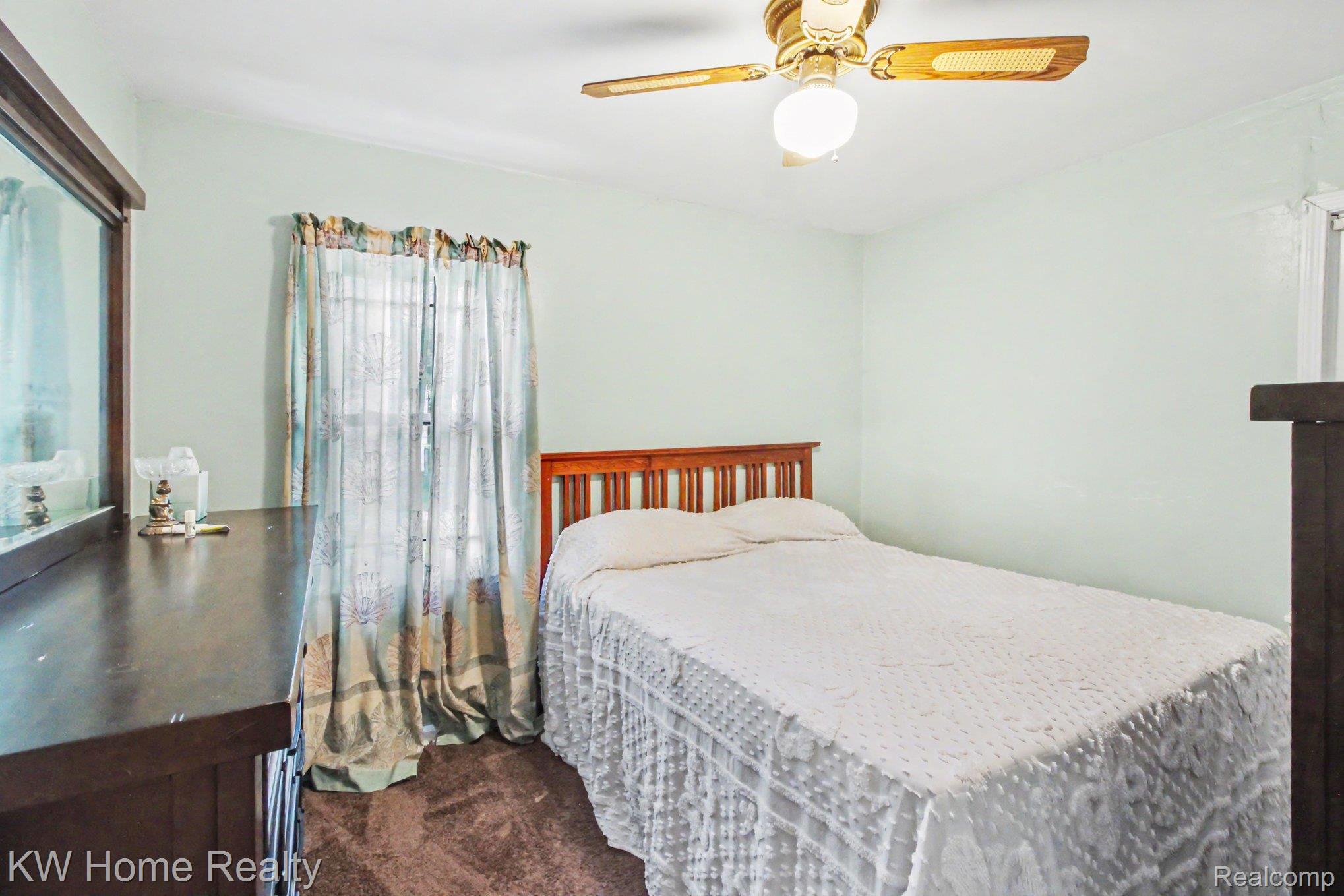 18426 Winthrop Street Property Photo 8