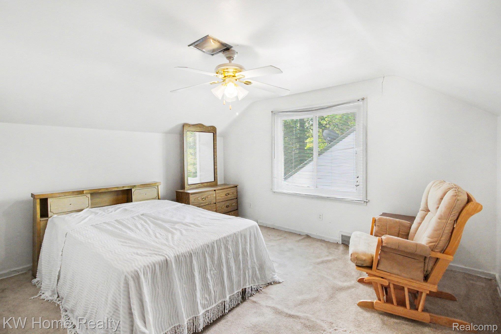 18426 Winthrop Street Property Photo 9