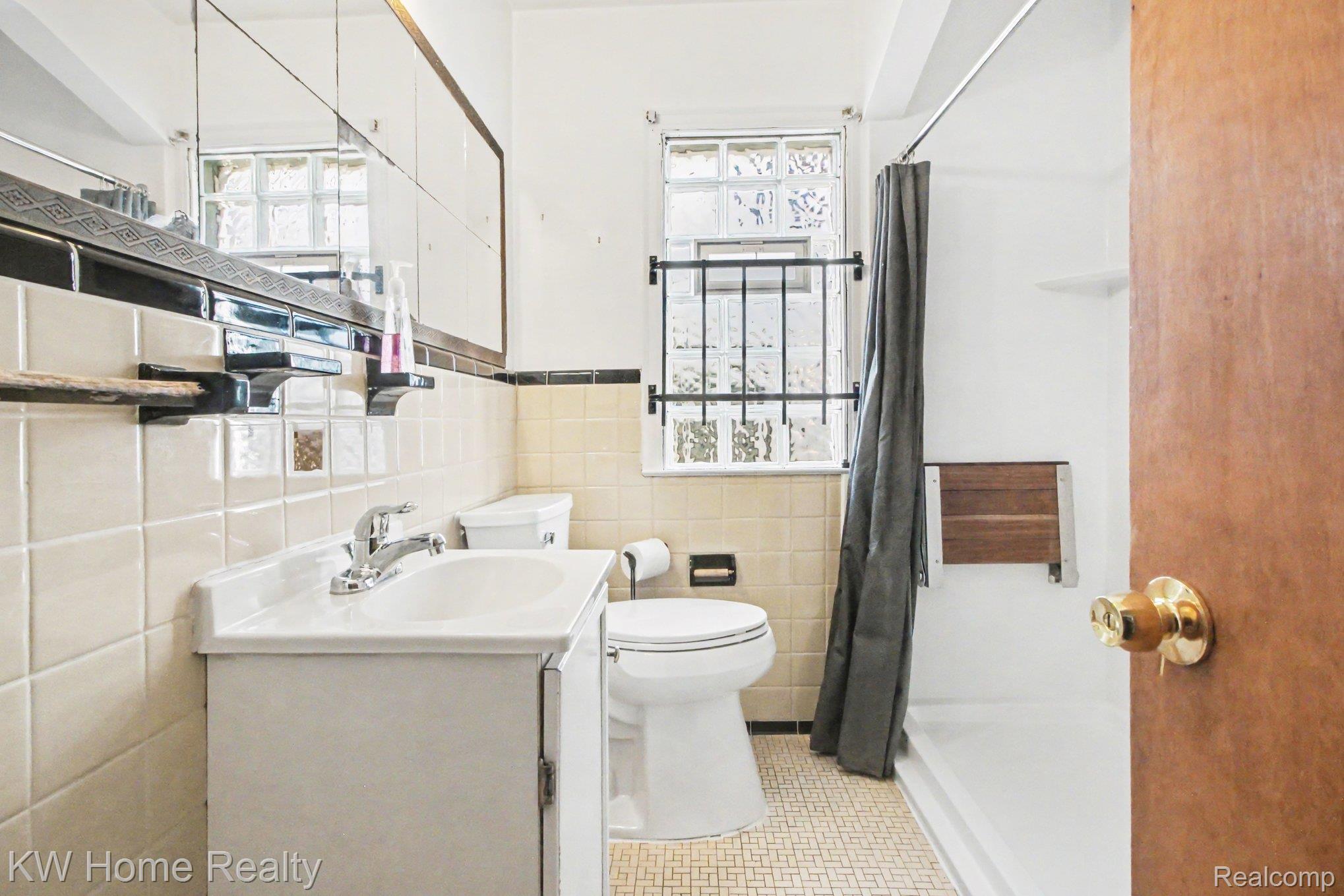 18426 Winthrop Street Property Photo 10