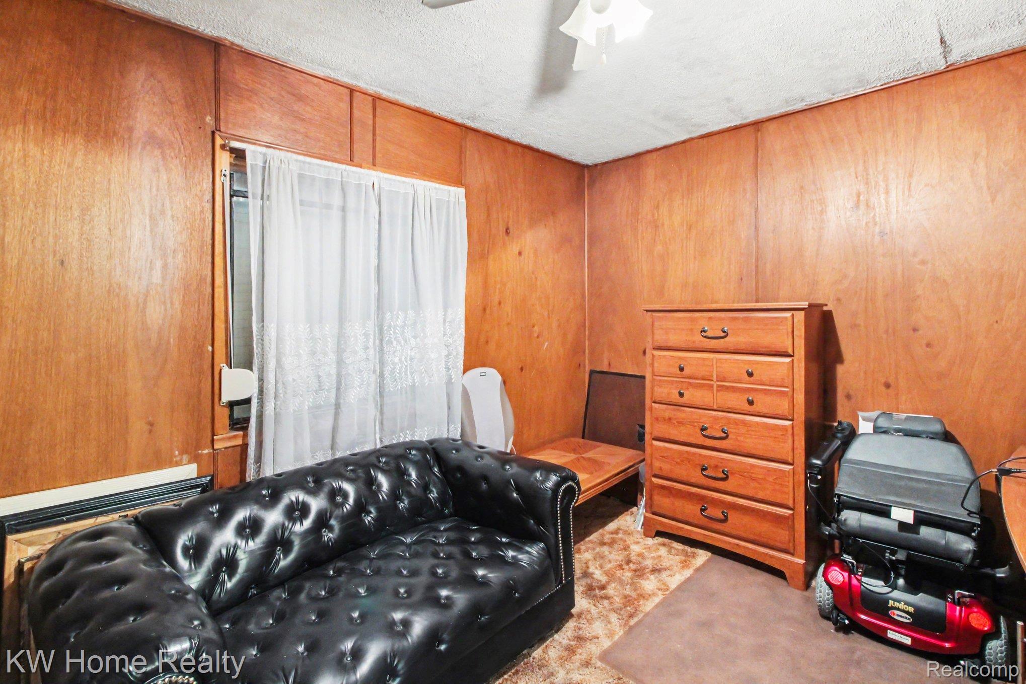 18426 Winthrop Street Property Photo 11