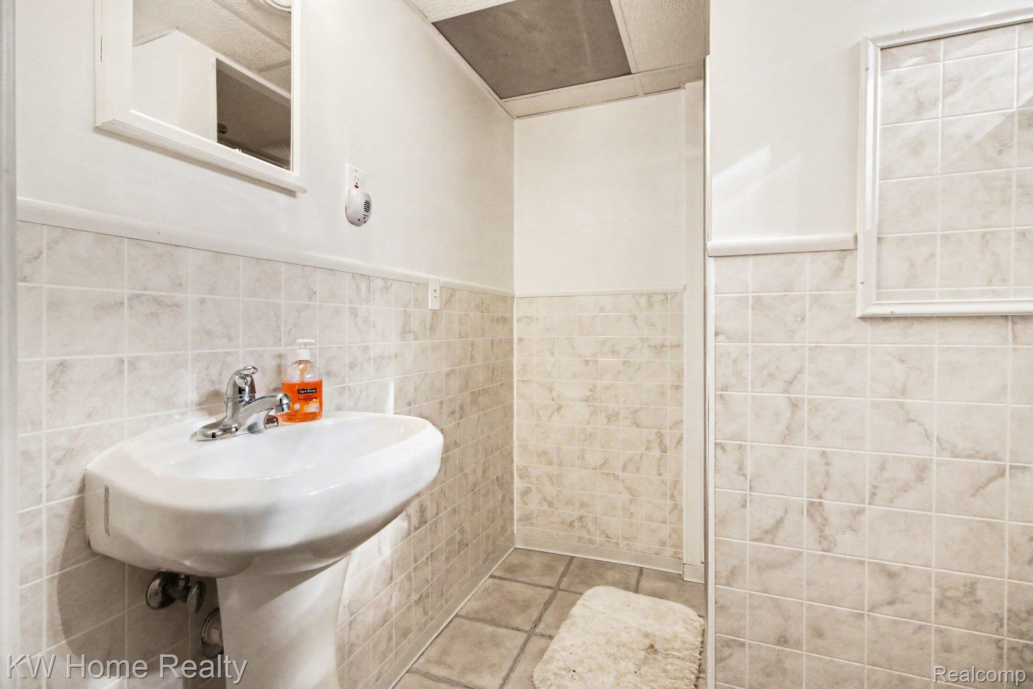 18426 Winthrop Street Property Photo 13
