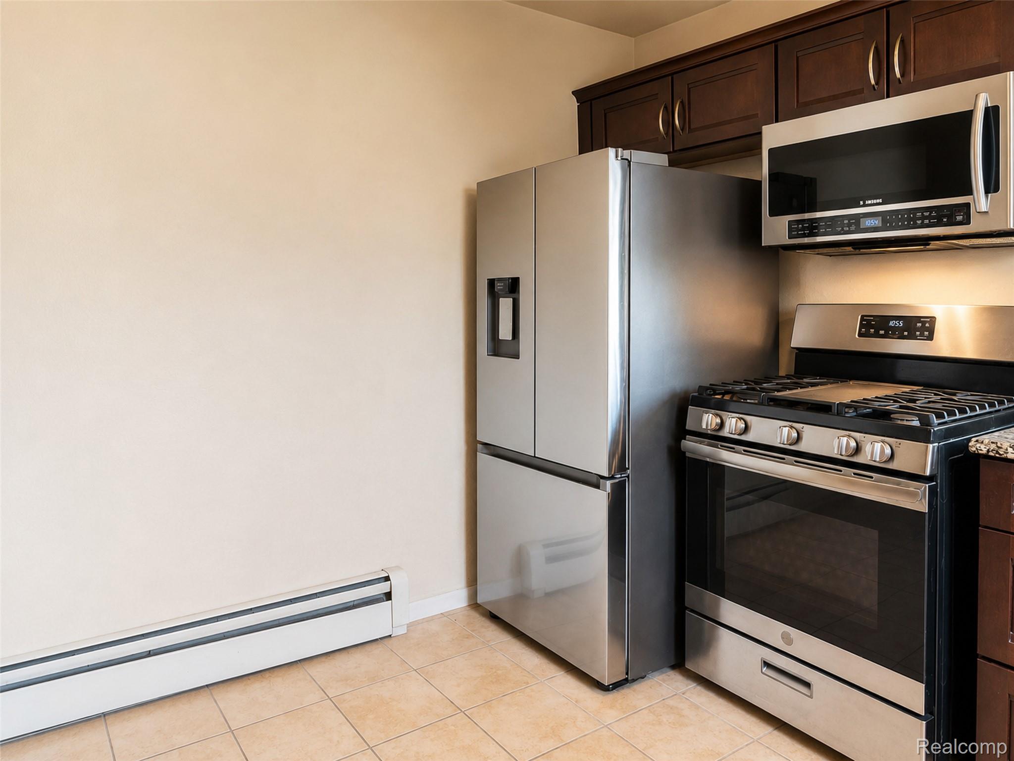 24362 Outer Drive Property Photo 15