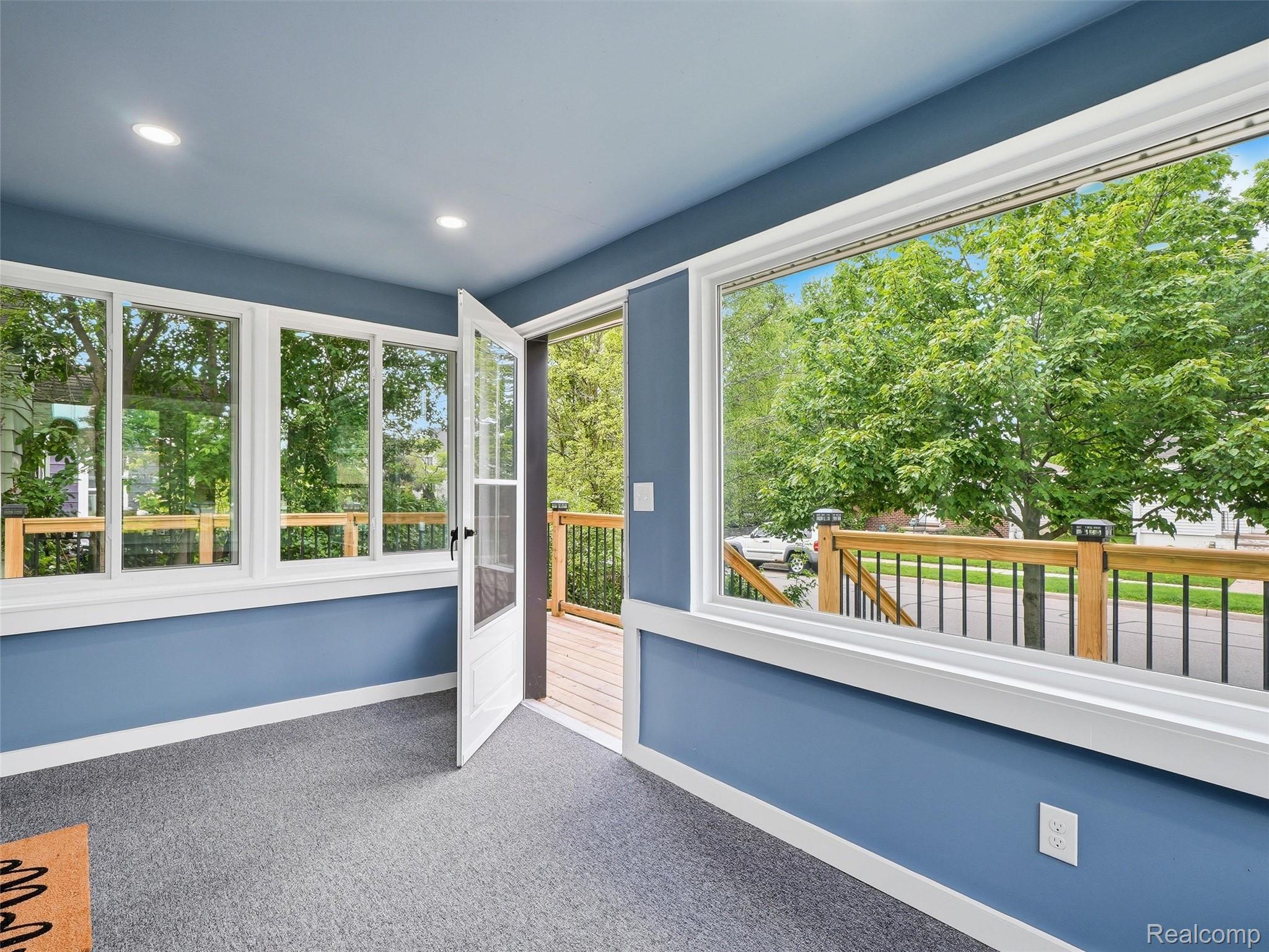 480 Ardmore Drive Property Photo 3