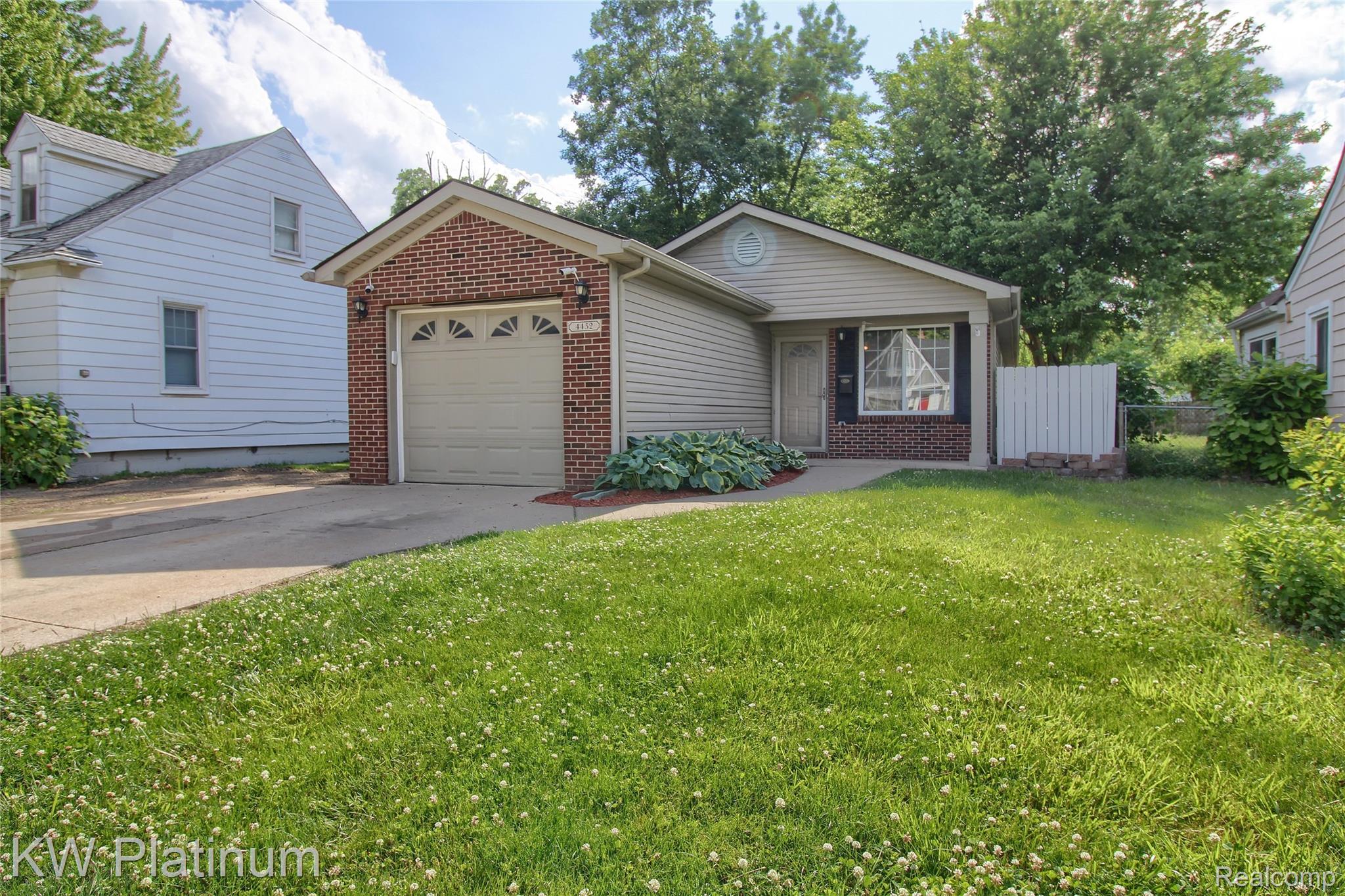 4452 Croissant Street Property Photo 2
