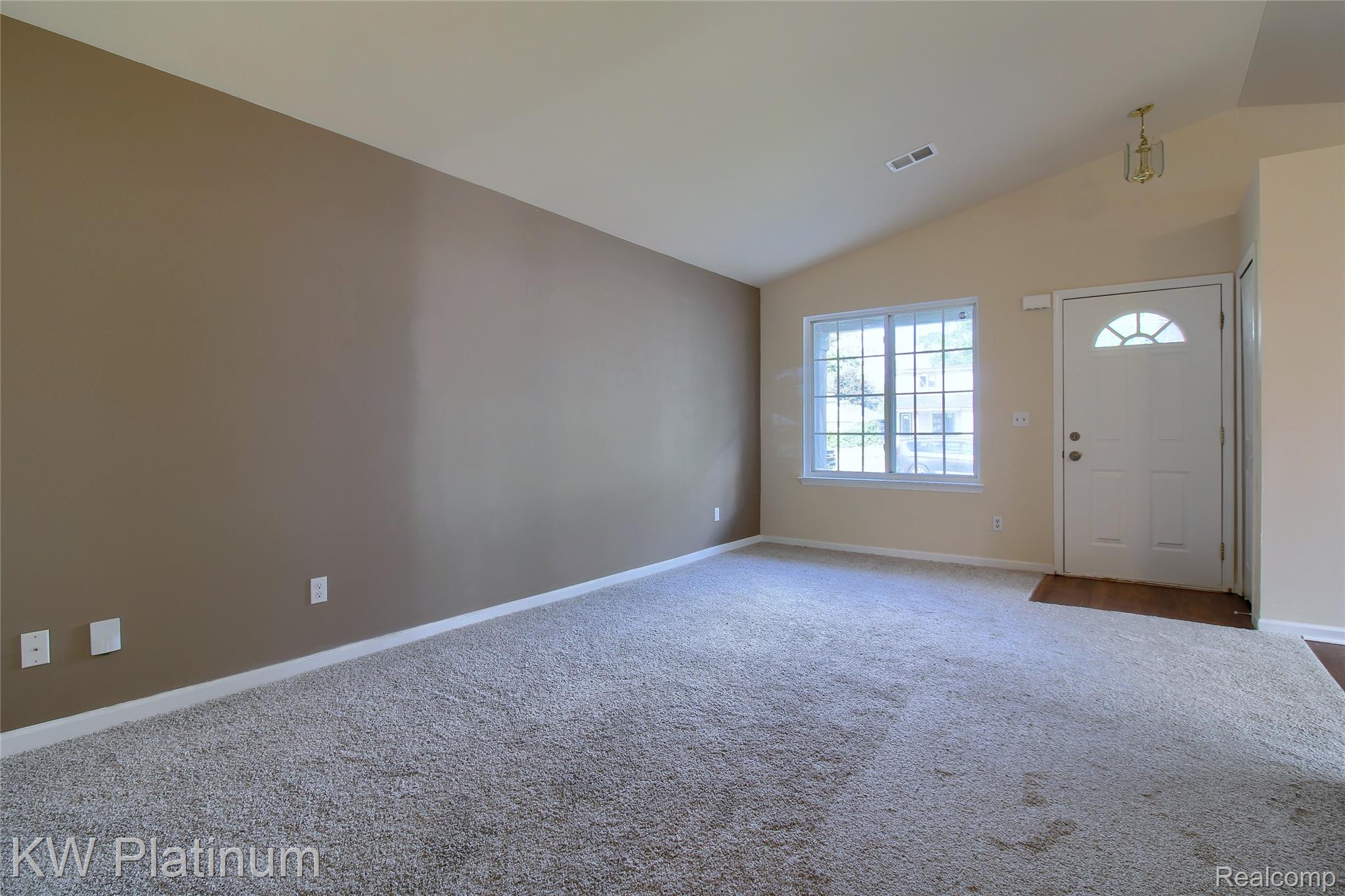 4452 Croissant Street Property Photo 4