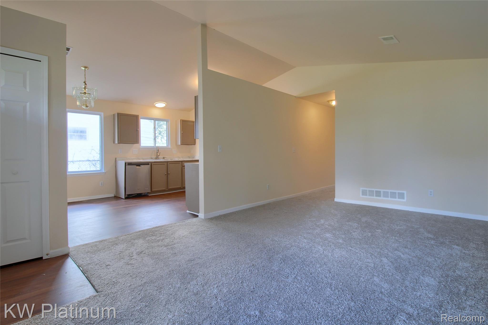4452 Croissant Street Property Photo 6