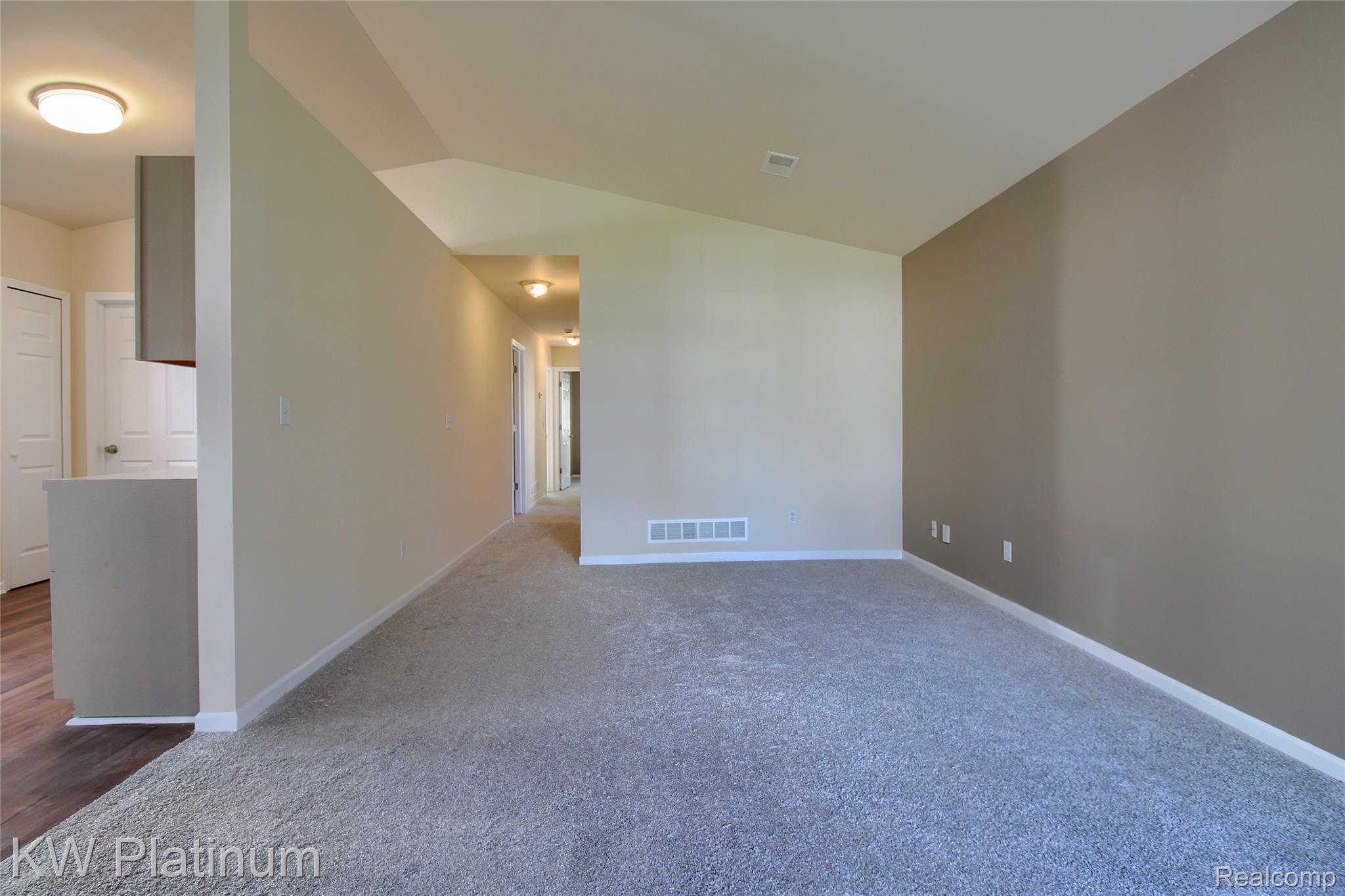 4452 Croissant Street Property Photo 7