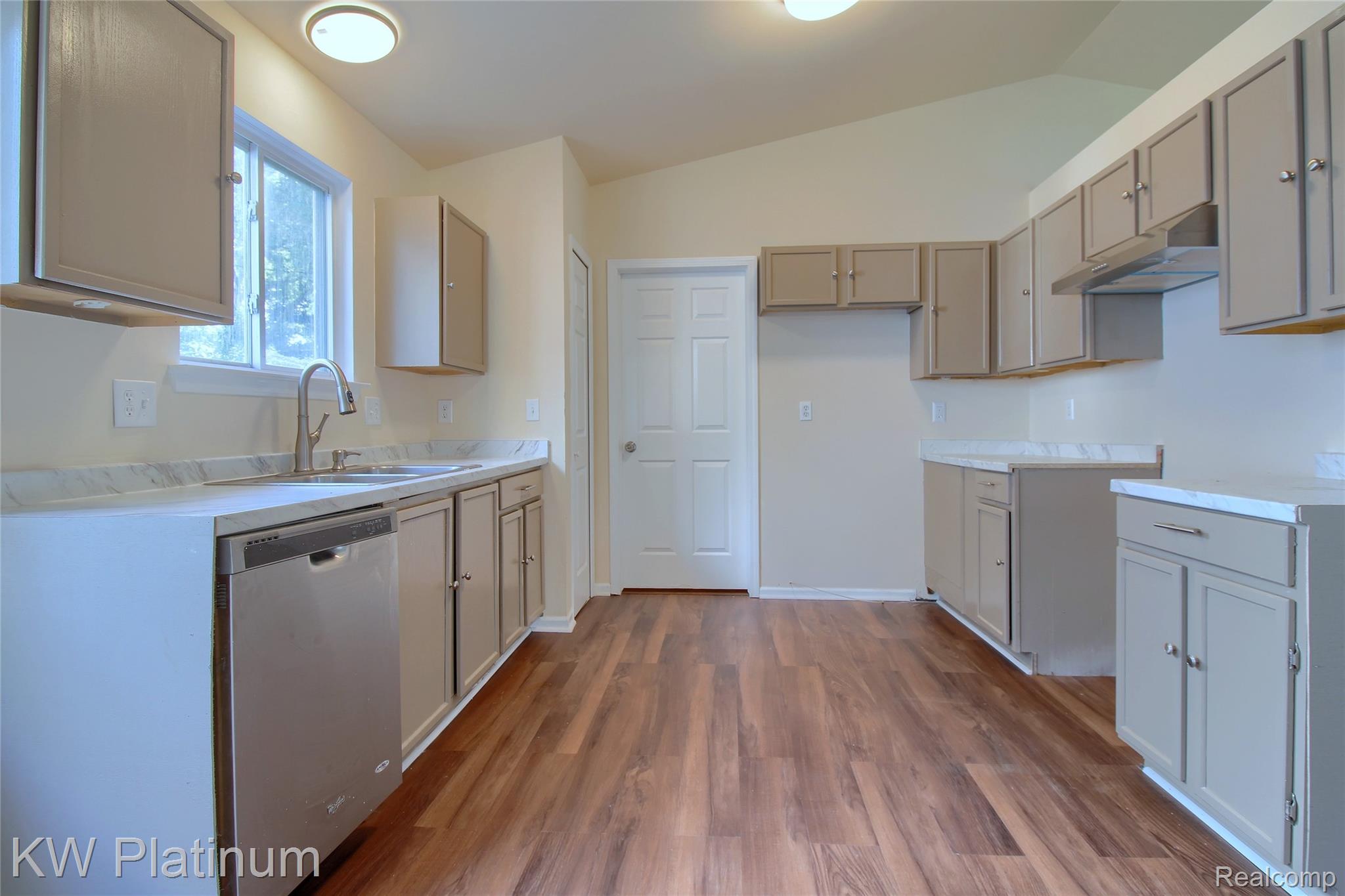 4452 Croissant Street Property Photo 8