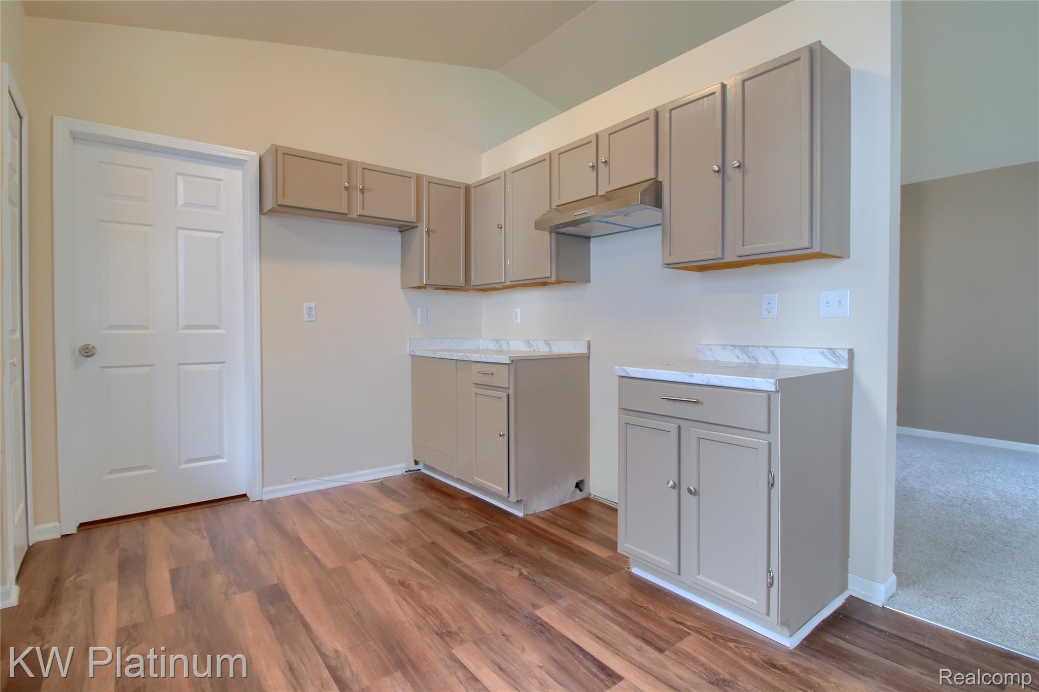 4452 Croissant Street Property Photo 9