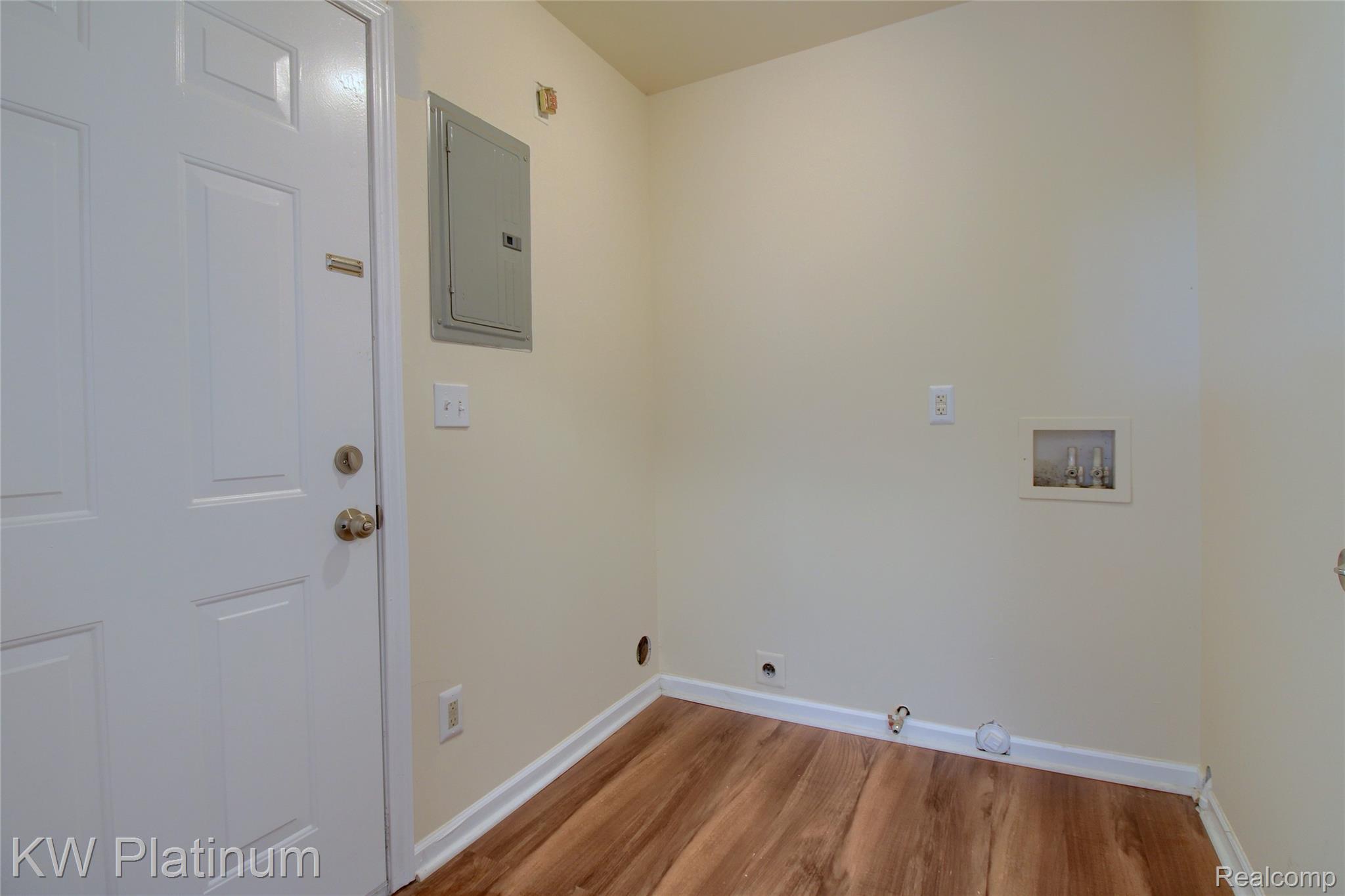4452 Croissant Street Property Photo 14