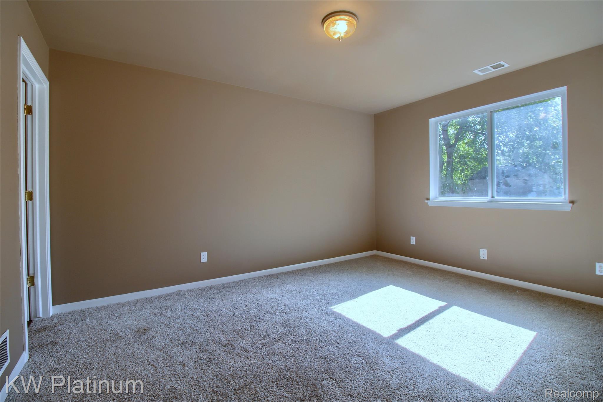 4452 Croissant Street Property Photo 15