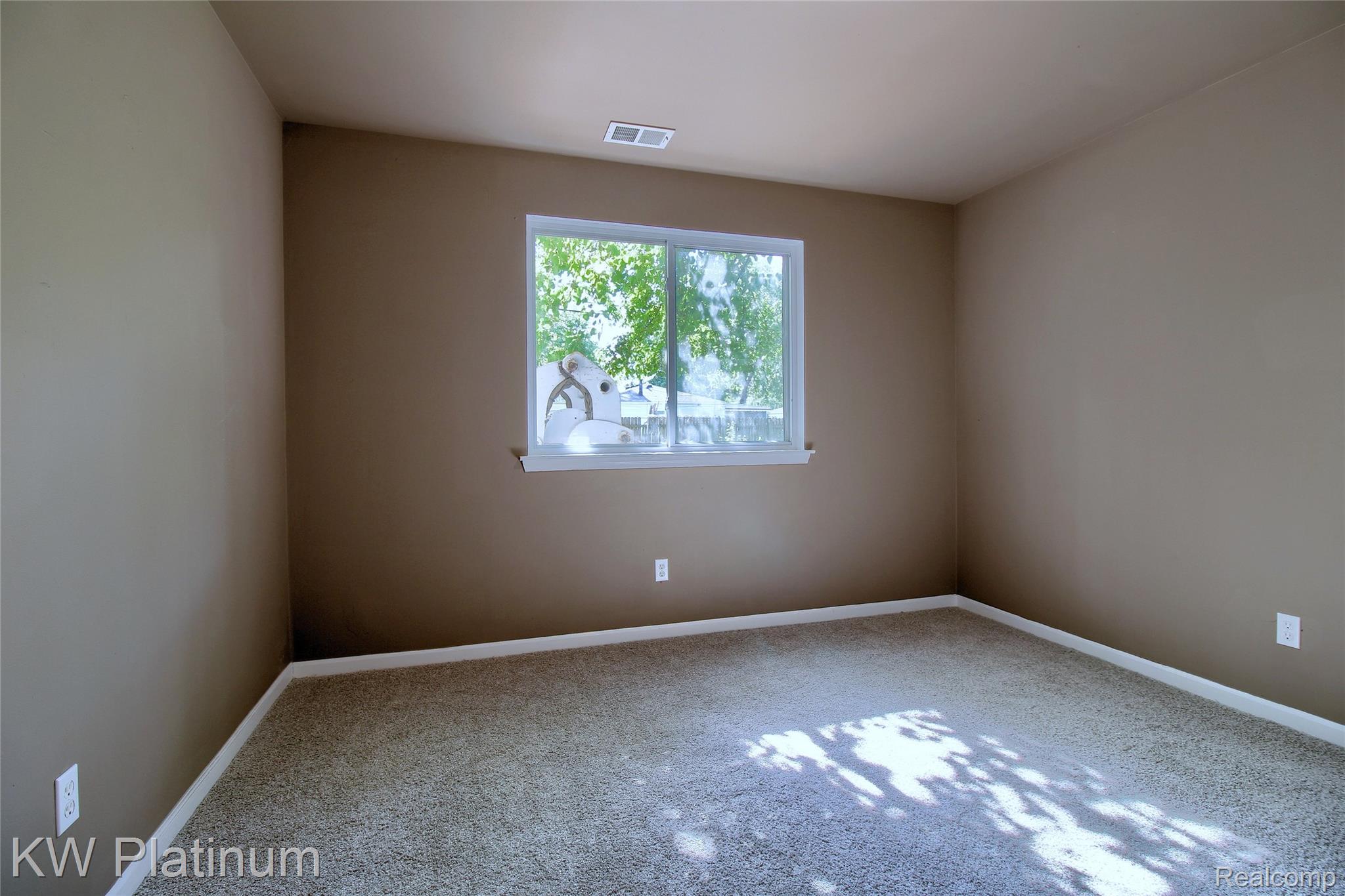 4452 Croissant Street Property Photo 18