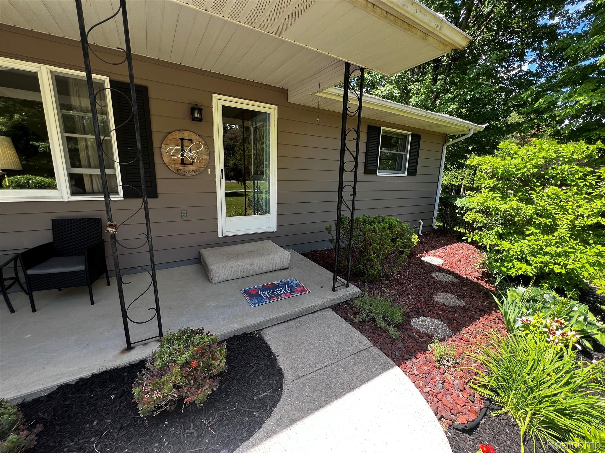 2234 W Caro Road Property Photo 1