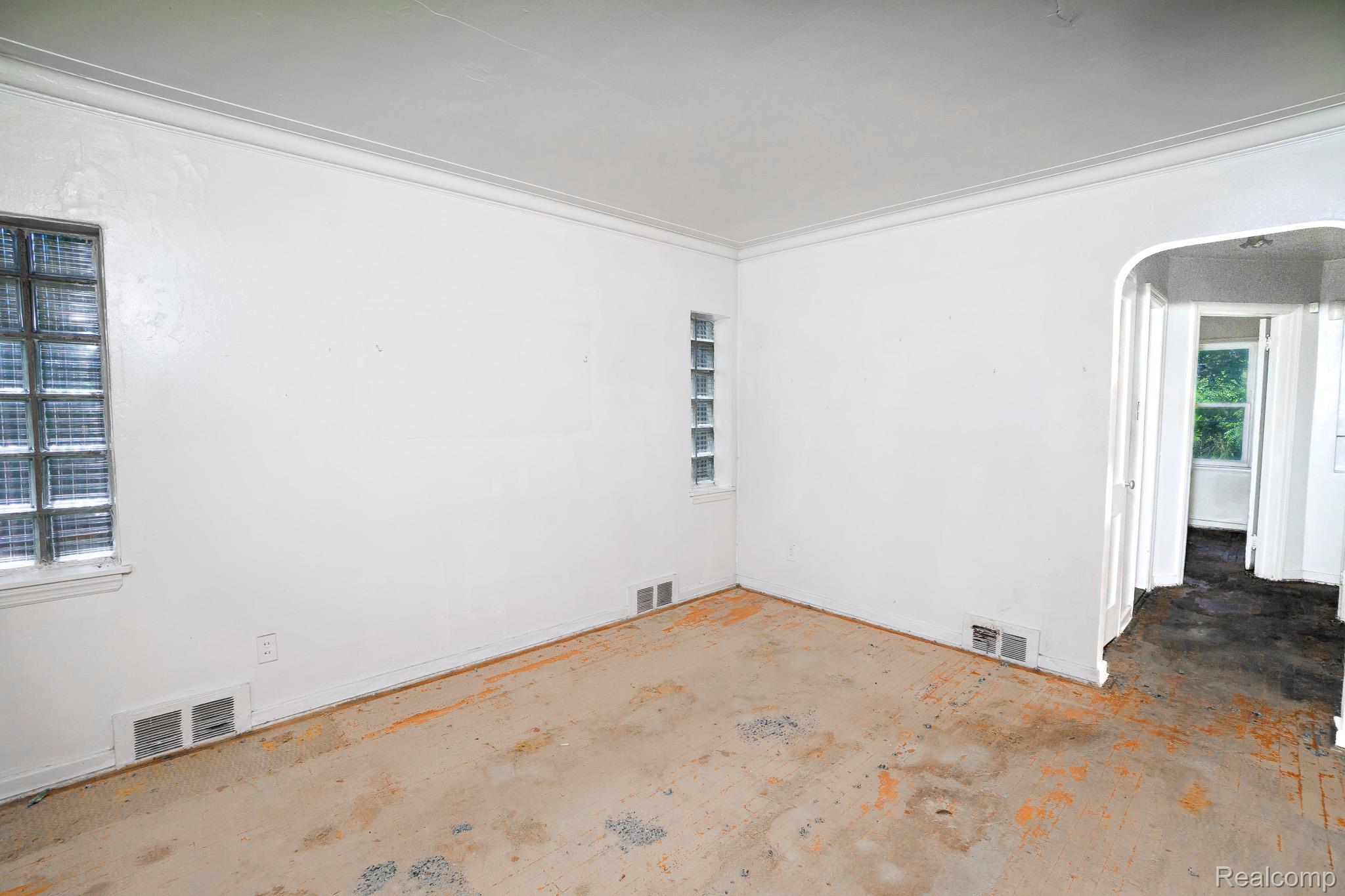 4224 W Davison Property Photo 5