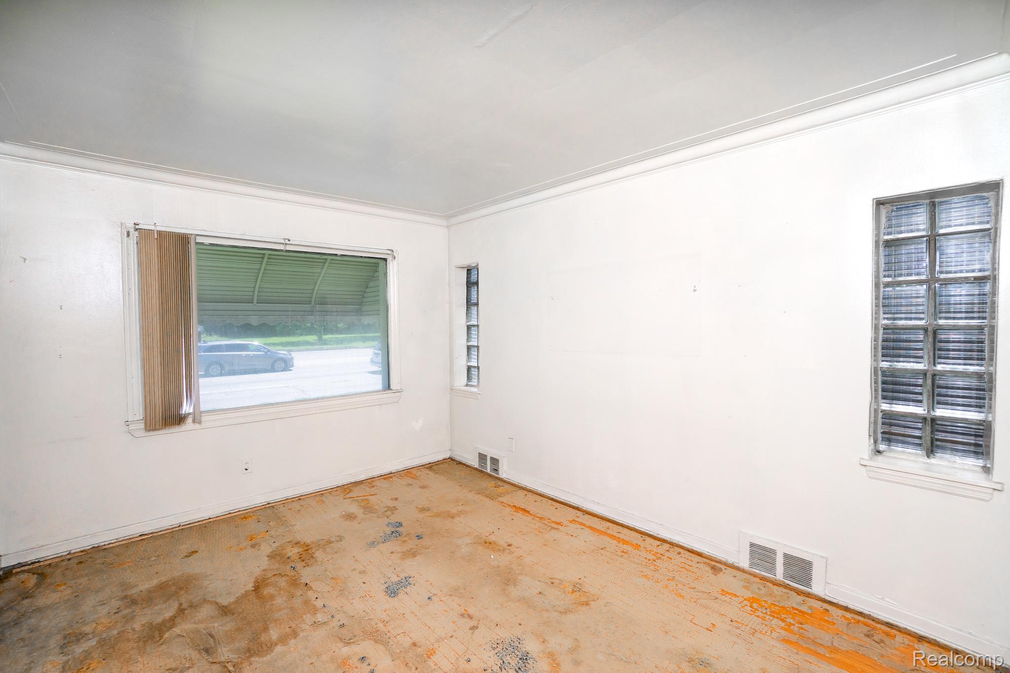 4224 W Davison Property Photo 6