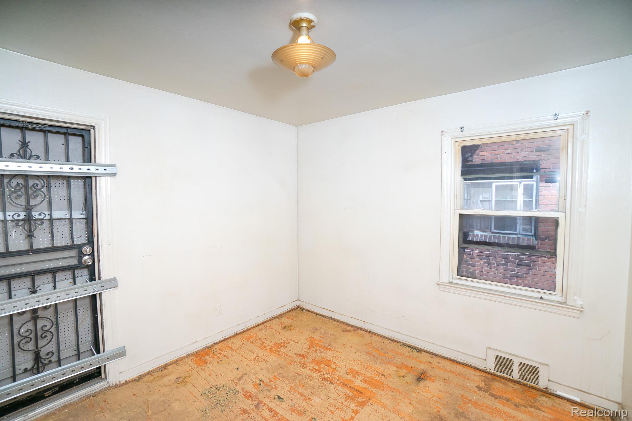 4224 W Davison Property Photo 10