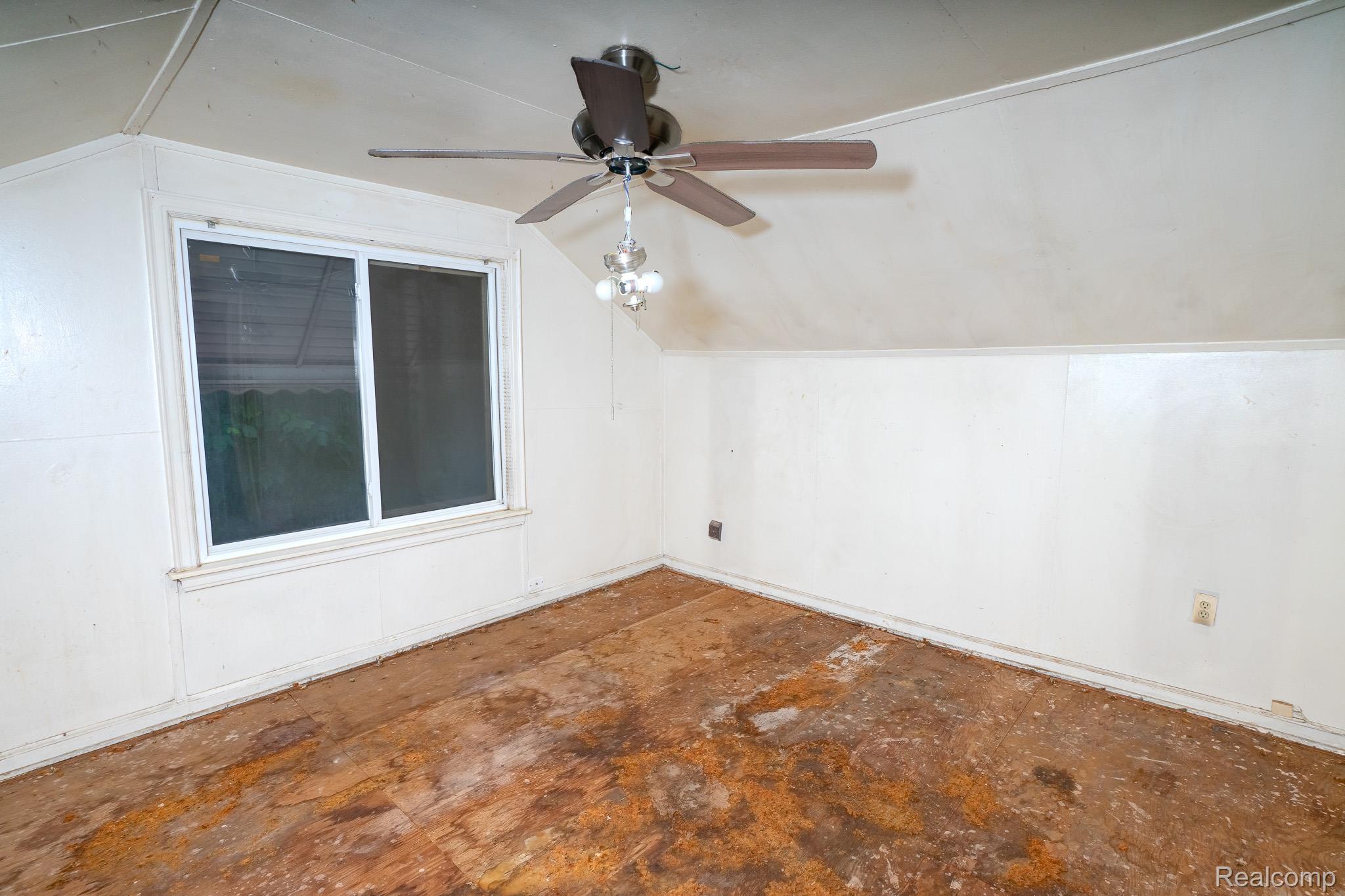 4224 W Davison Property Photo 12