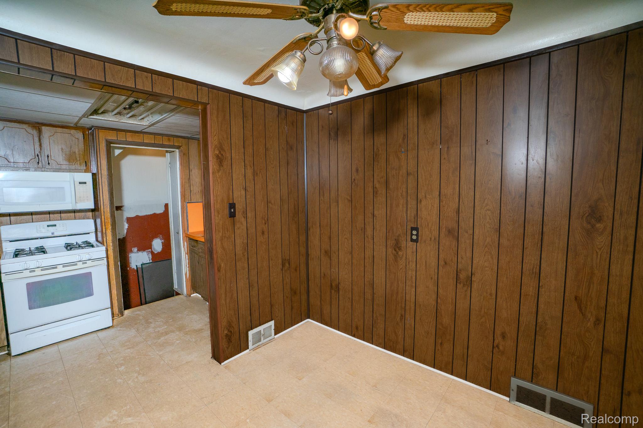 4224 W Davison Property Photo 15
