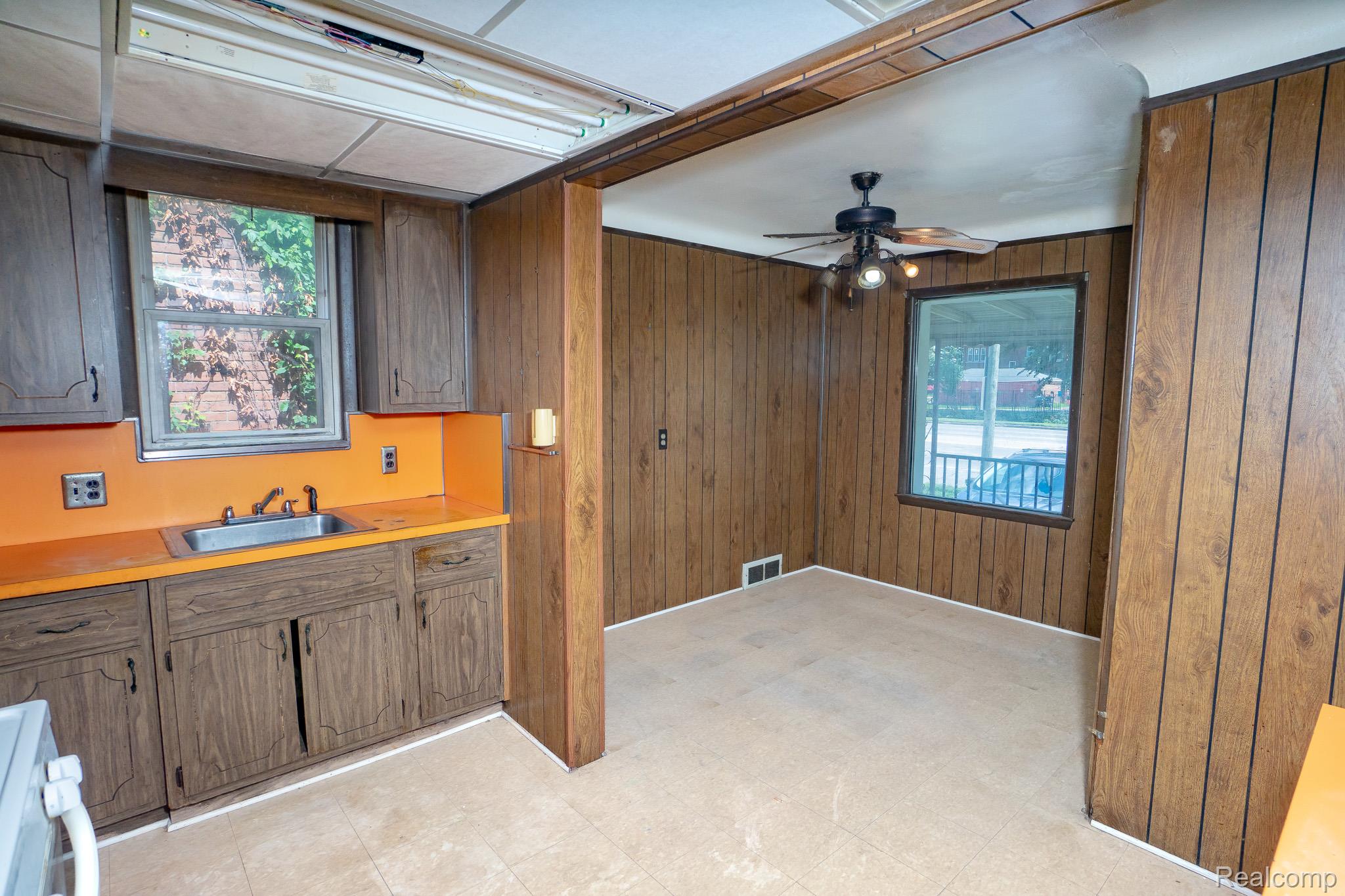 4224 W Davison Property Photo 17