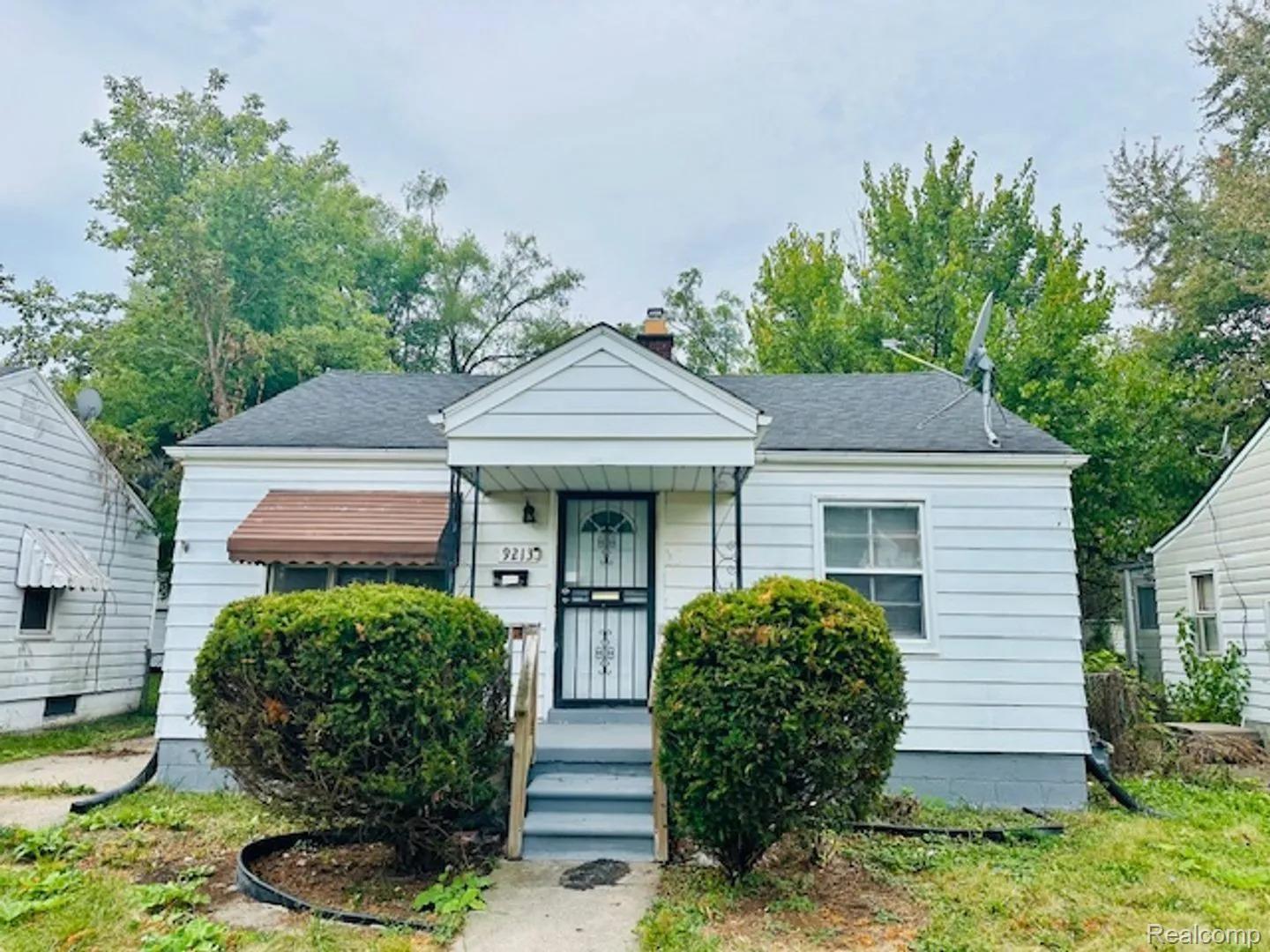 9213 Plainview Avenue Property Photo 1