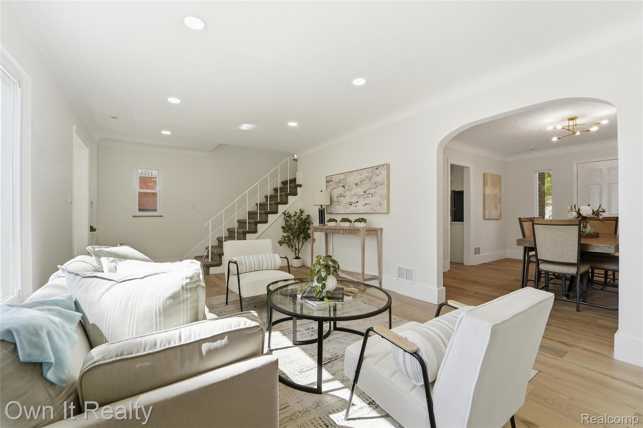 17127 Santa Barbara Drive Property Photo 3