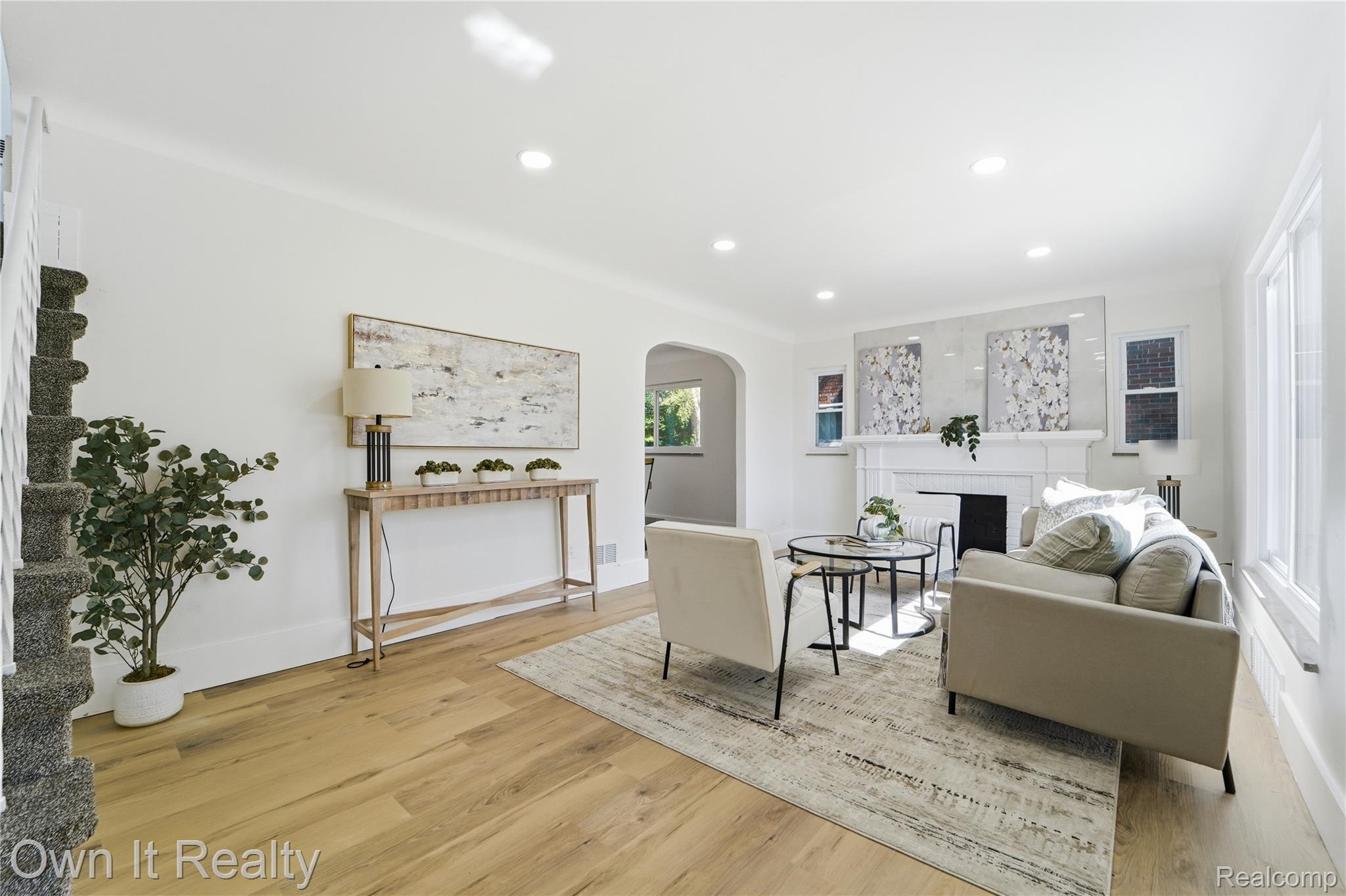 17127 Santa Barbara Drive Property Photo 6