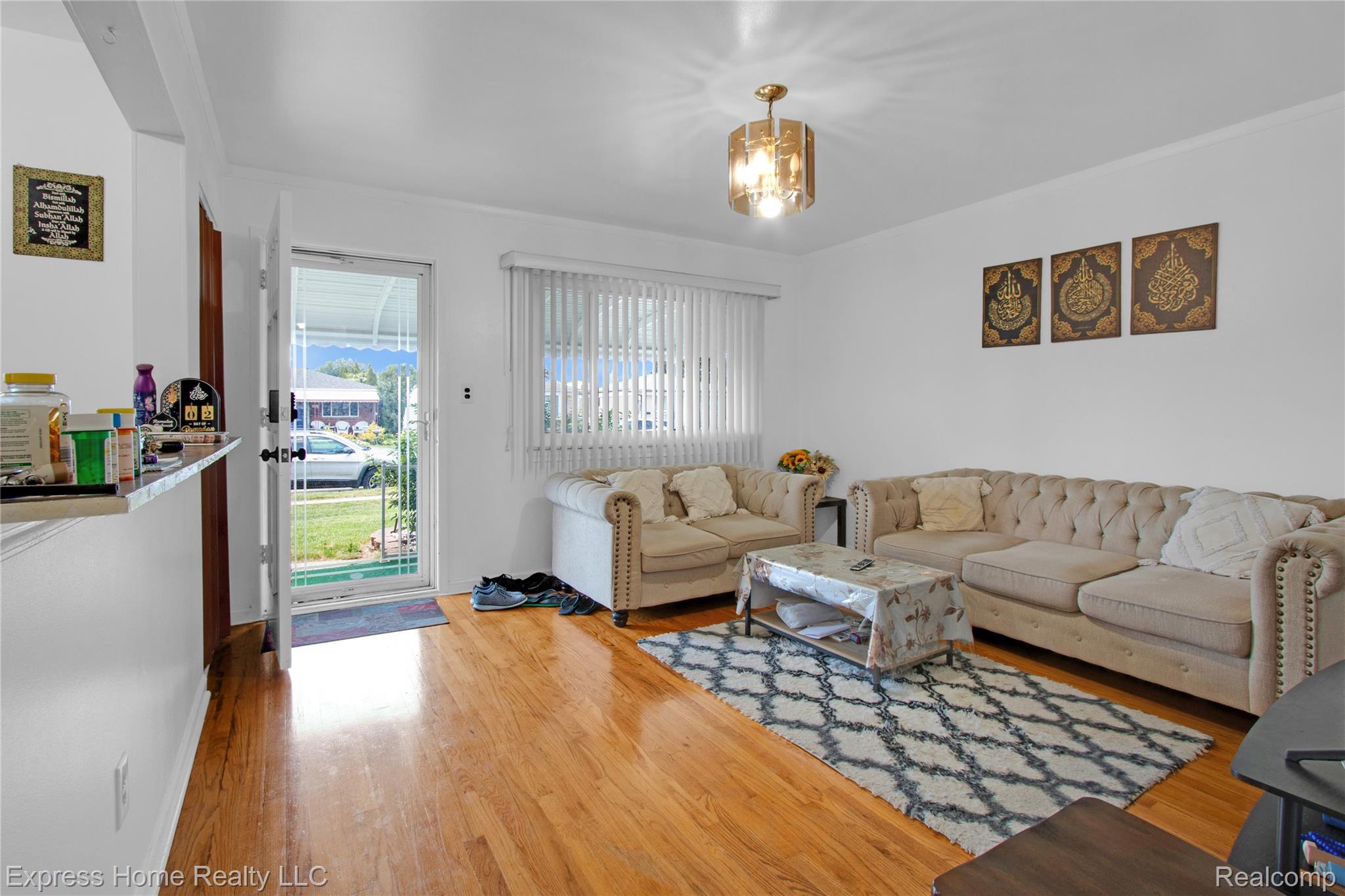 27374 Townsend Avenue Property Photo 4