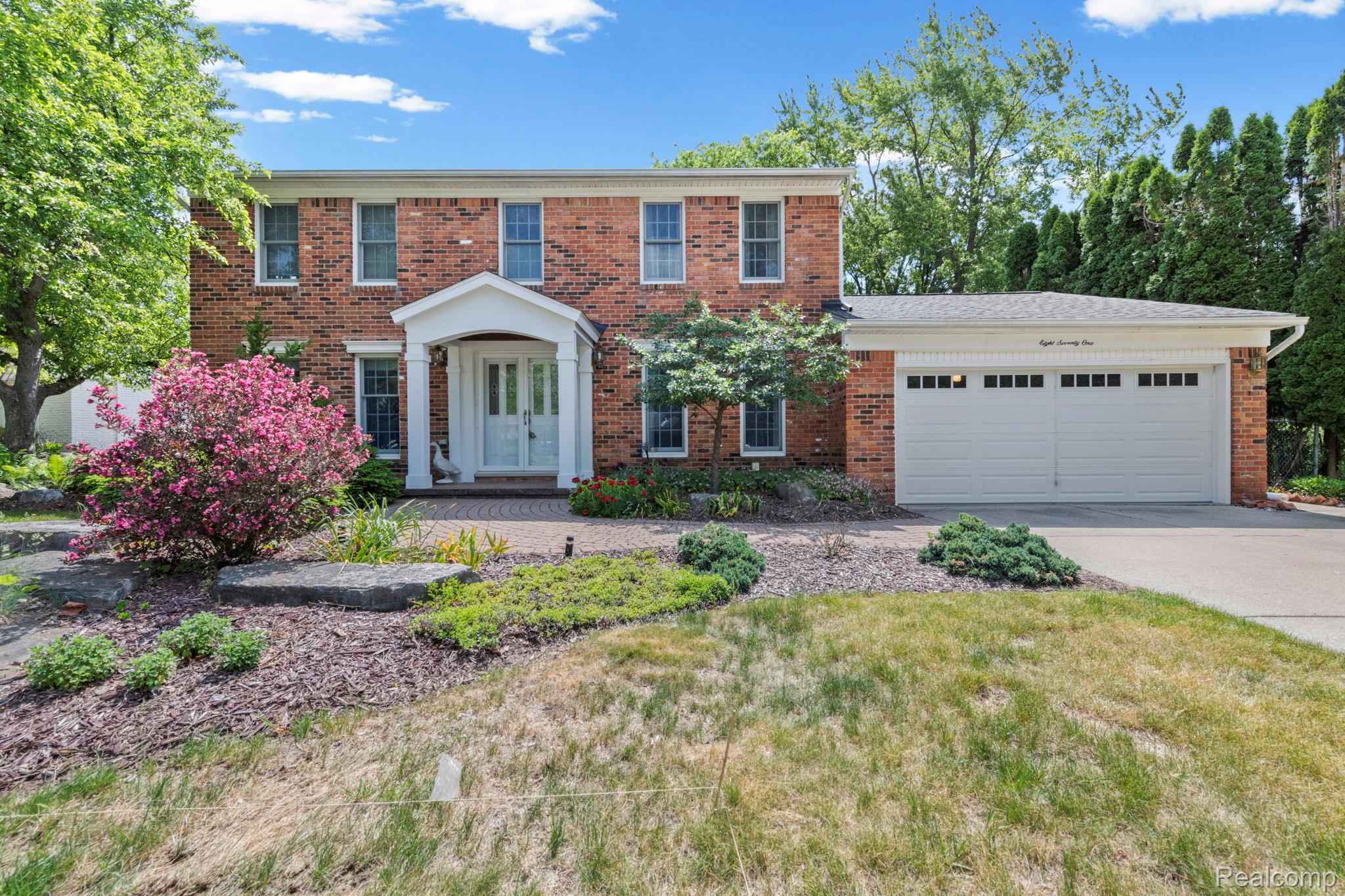 871 Spartan Drive Property Photo 1