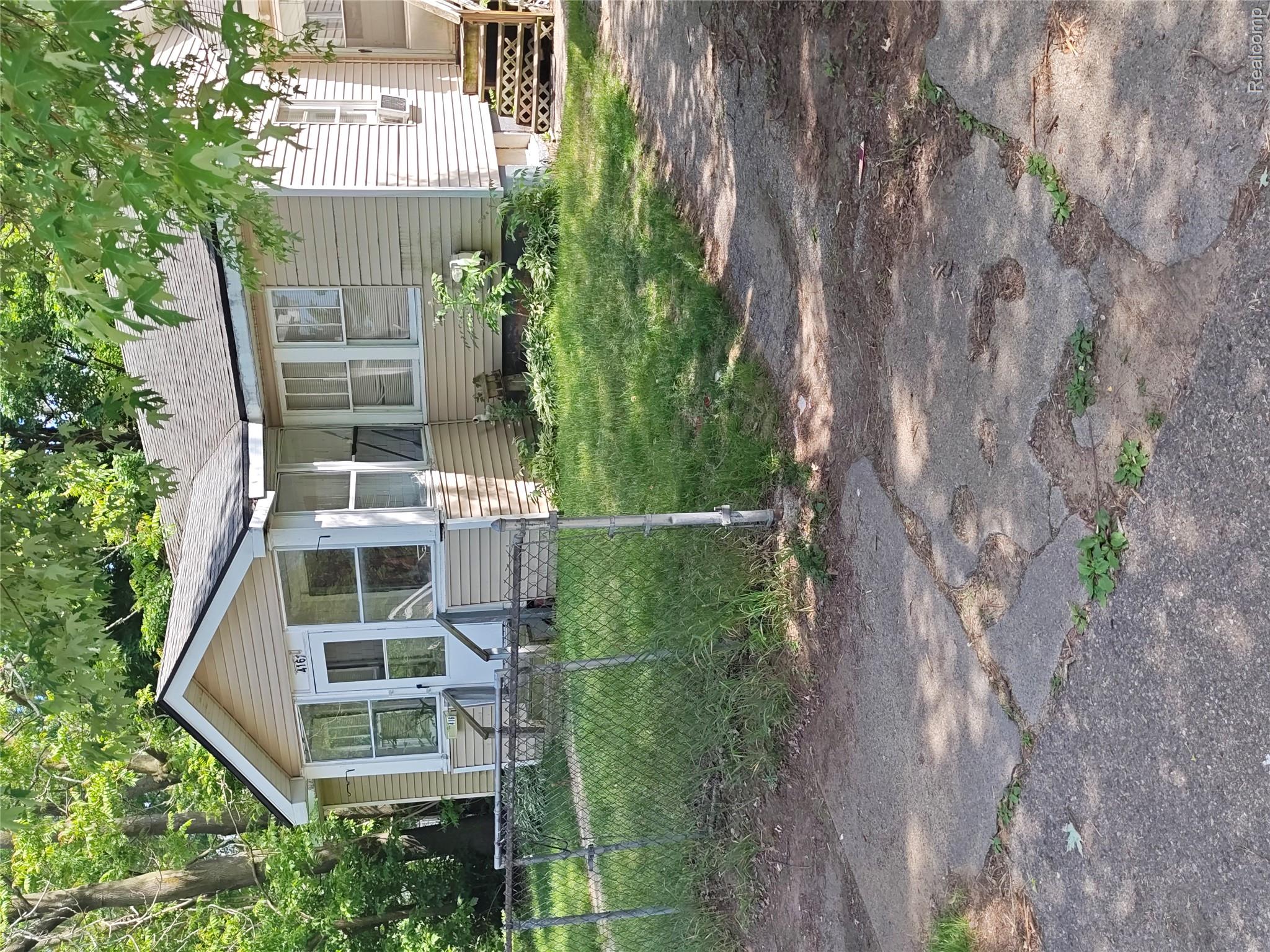 416 Dell Avenue
