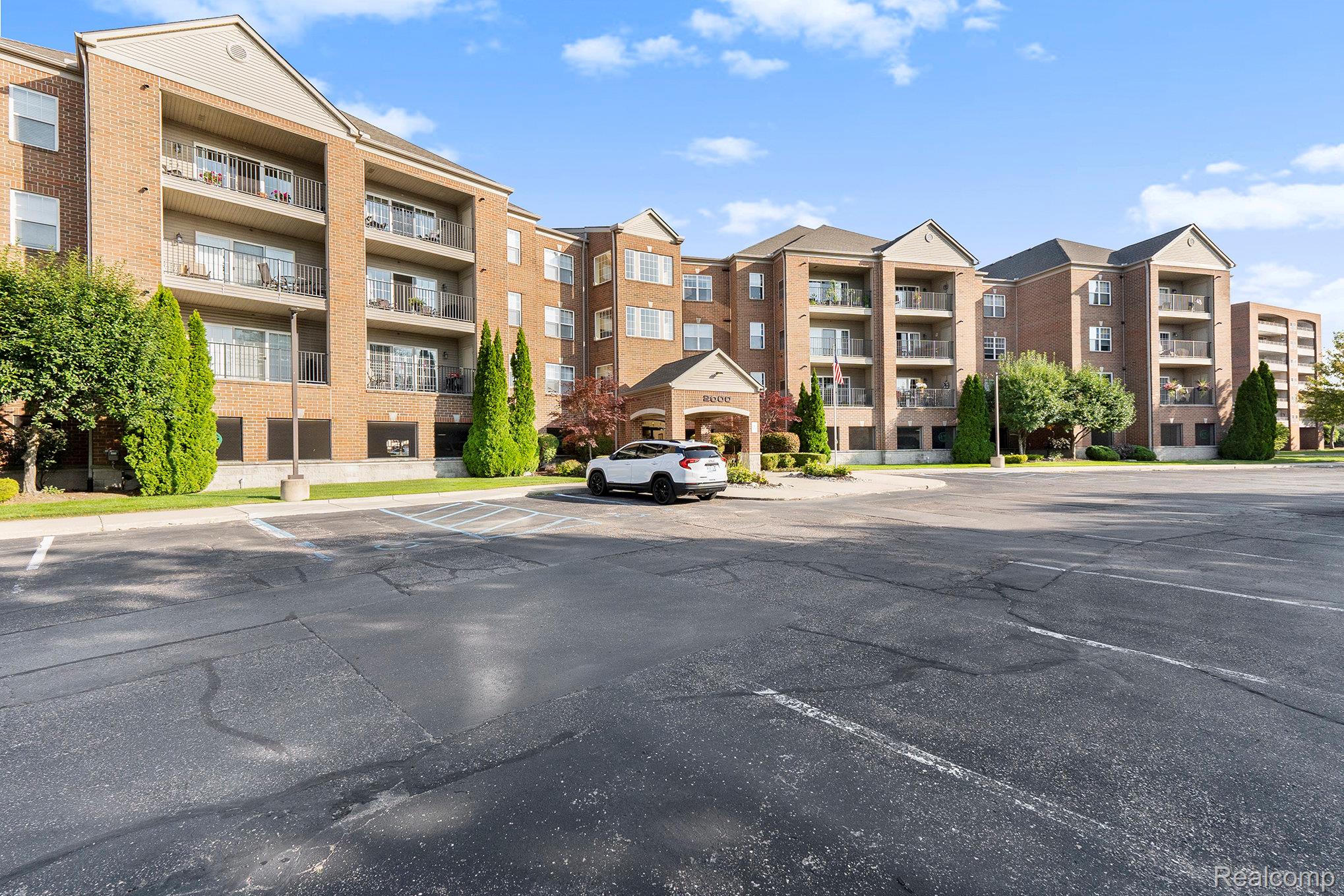 2104 Country Club Drive Property Photo 2