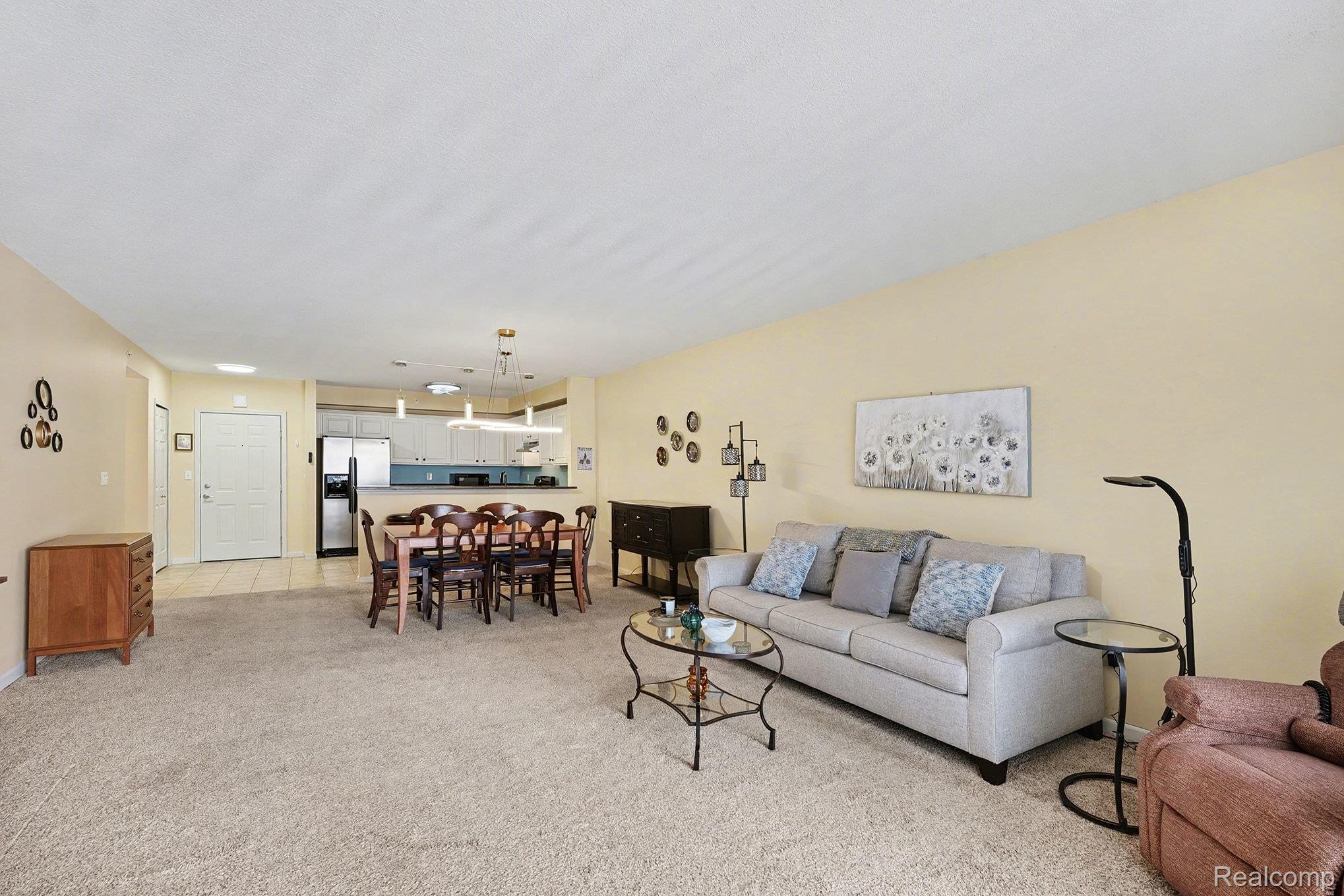 2104 Country Club Drive Property Photo 5
