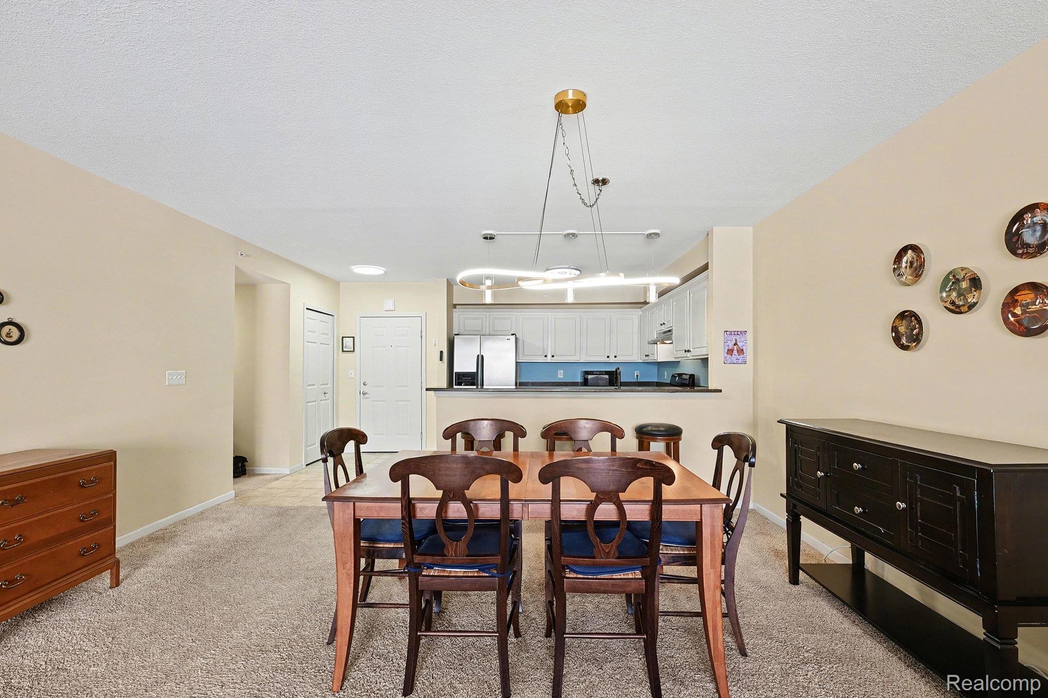 2104 Country Club Drive Property Photo 6