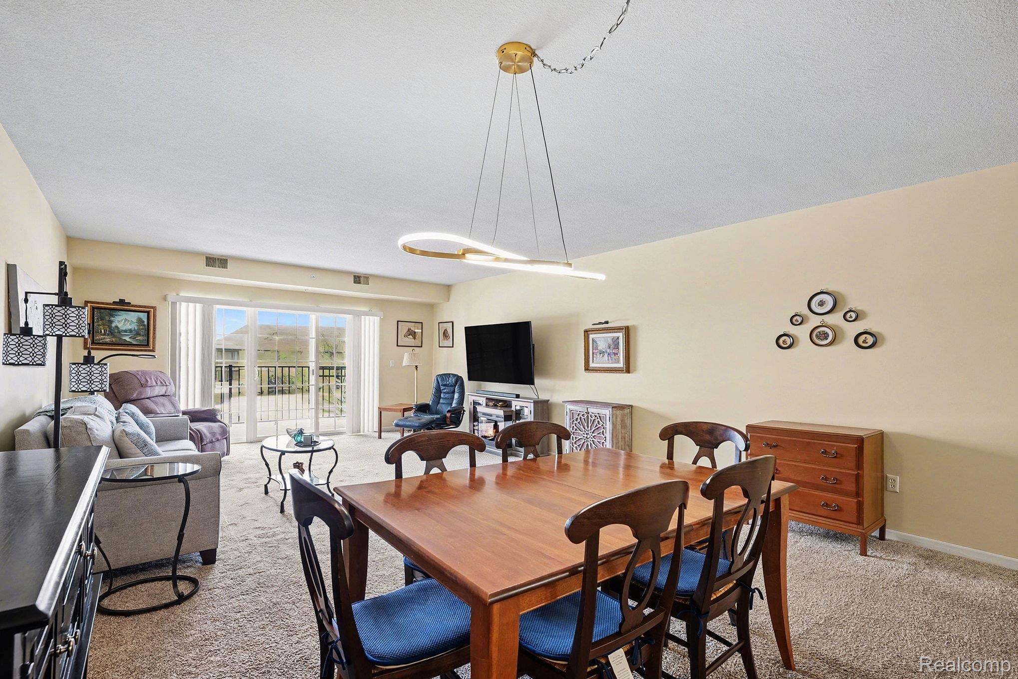 2104 Country Club Drive Property Photo 7