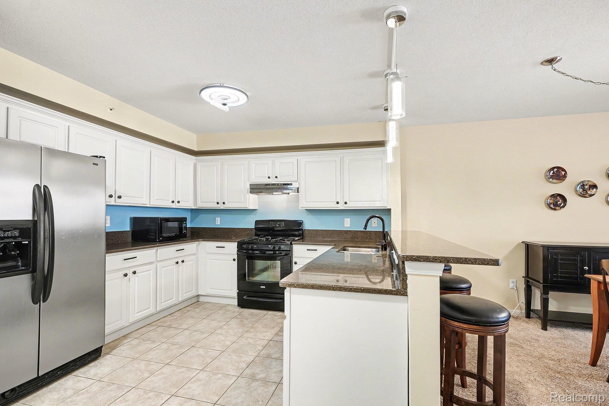 2104 Country Club Drive Property Photo 10