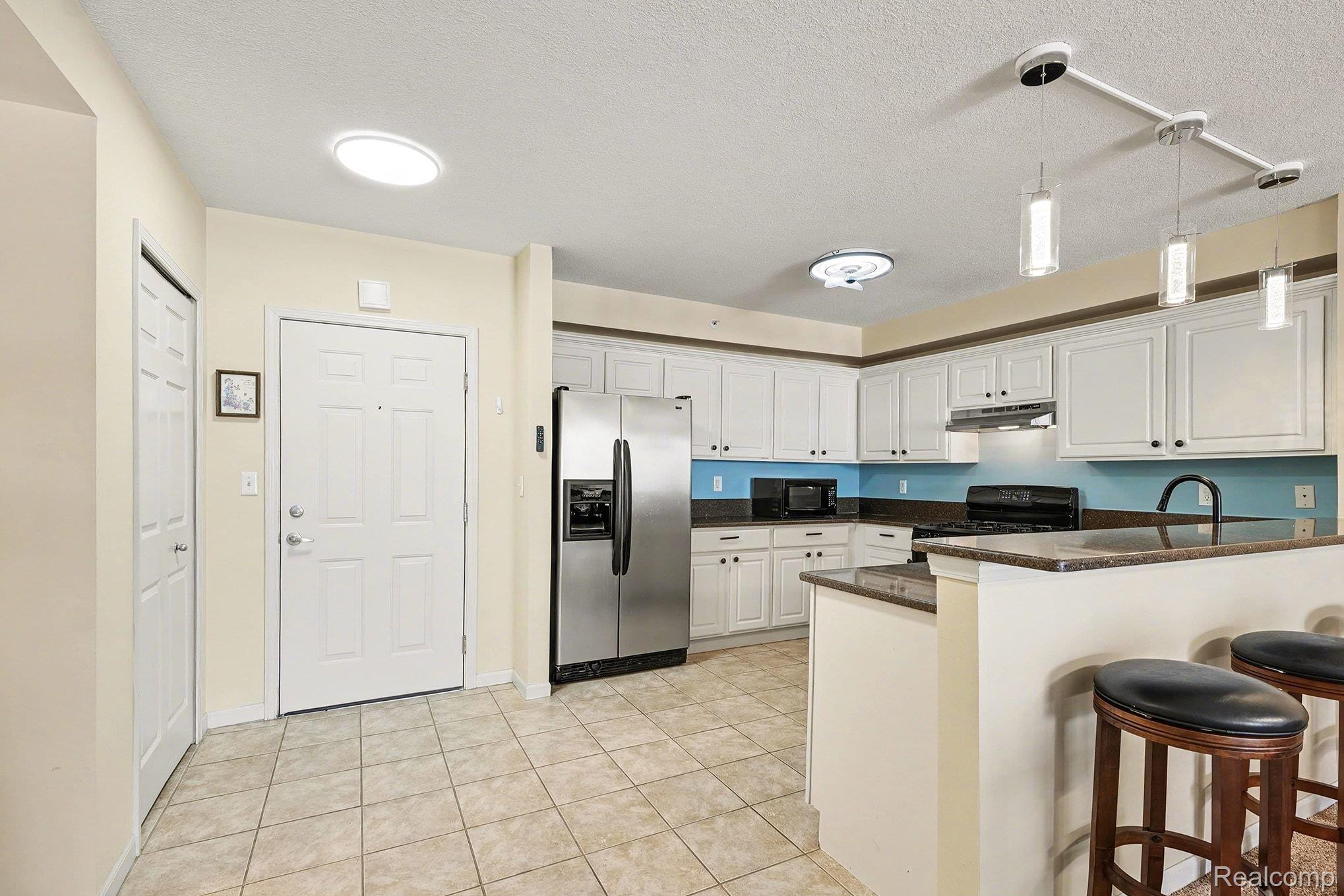 2104 Country Club Drive Property Photo 12