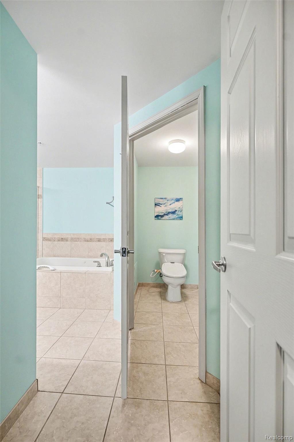 2104 Country Club Drive Property Photo 16